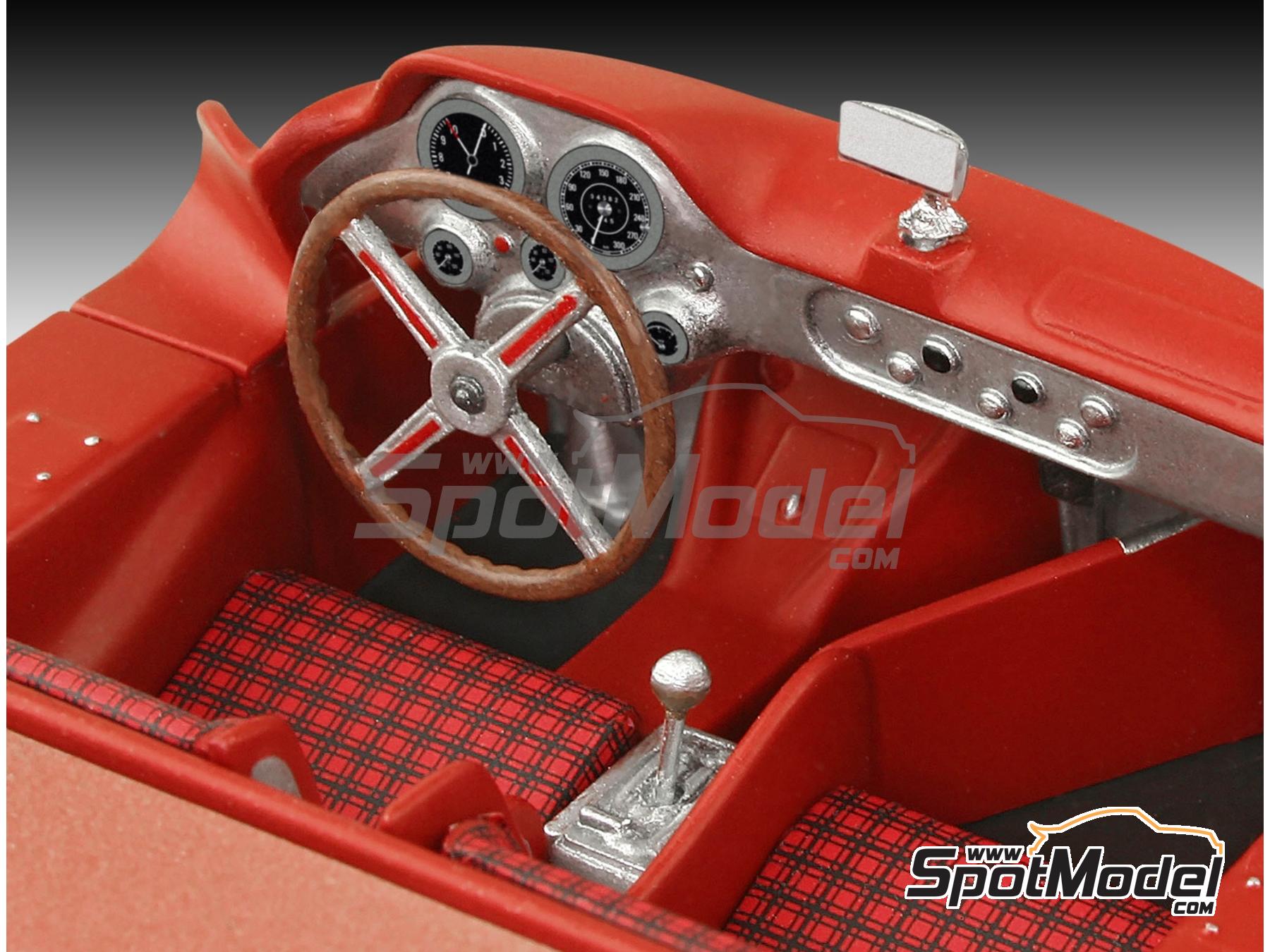 Revell 05633: Car scale model kit 1/24 scale - Mercedes-Benz