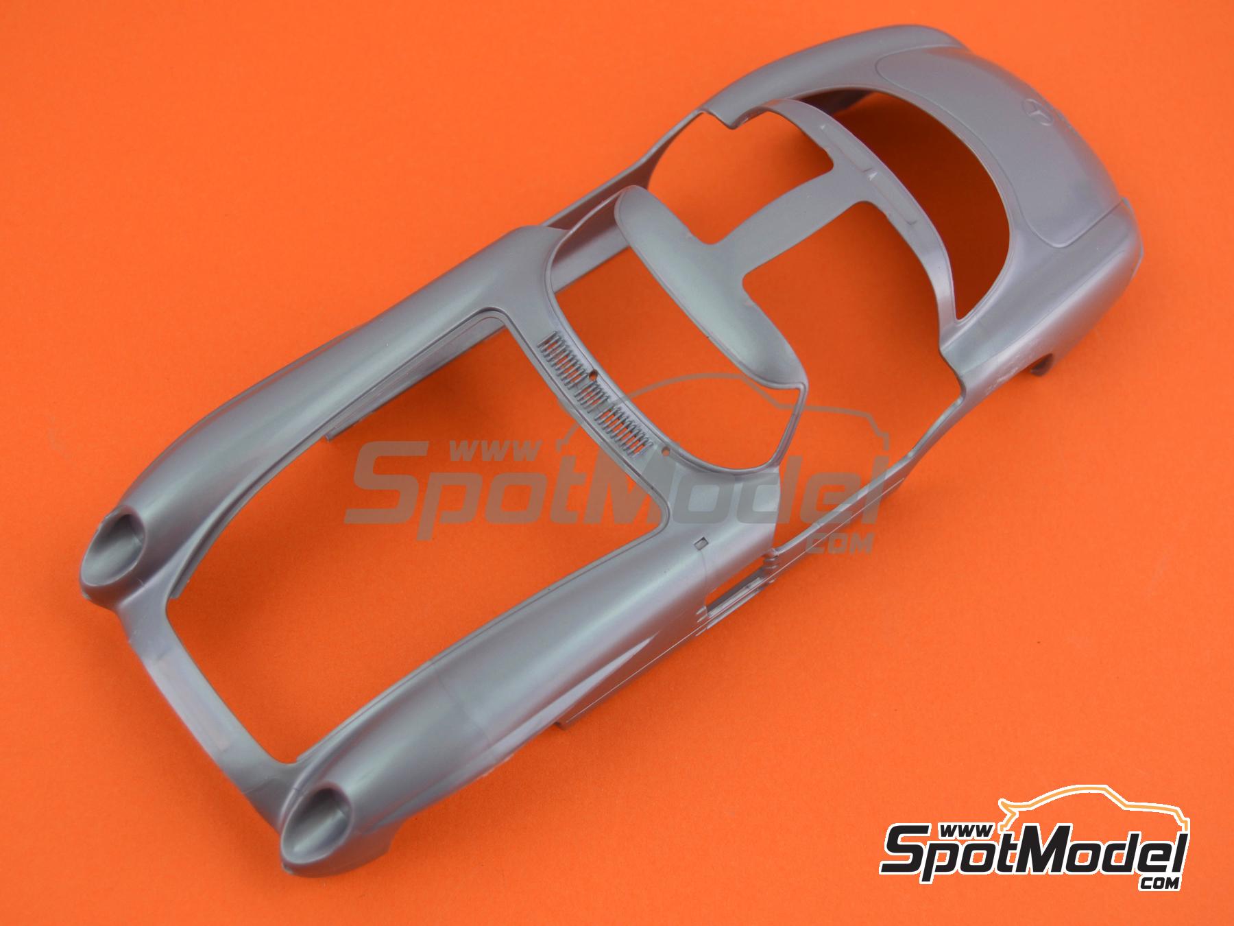 Image 14: Mercedes-Benz 300 SLR Uhlenhaut Coupe -  1955 - 6 x 10ml + 1 x 25gr | Car scale model kit in 1/24 scale manufactured by Revell (ref.&nbsp;REV05633, also 4009803056333 and 05633)