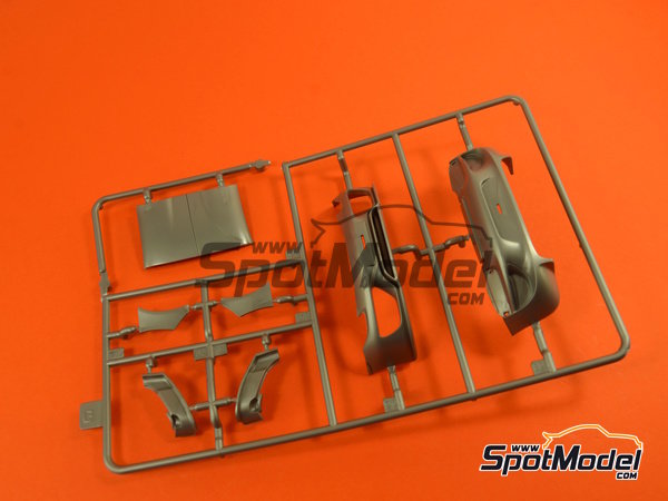 Image 6: Porsche 918 Spyder | Car scale model kit in 1/24 scale manufactured by Revell (ref.&nbsp;REV07026, also 4009803070261, 07026 and 80-7026)