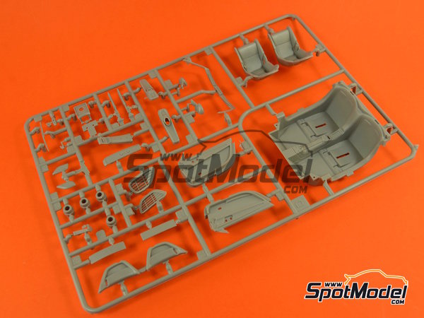 Image 7: Porsche 918 Spyder | Car scale model kit in 1/24 scale manufactured by Revell (ref.&nbsp;REV07026, also 4009803070261, 07026 and 80-7026)