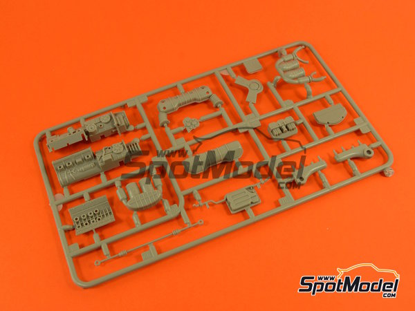 Image 12: Porsche 918 Spyder | Car scale model kit in 1/24 scale manufactured by Revell (ref.&nbsp;REV07026, also 4009803070261, 07026 and 80-7026)