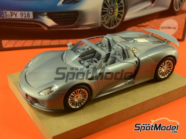 Revell 07026: Car scale model kit 1/24 scale - Porsche 918 Spyder (ref.  REV07026) | SpotModel