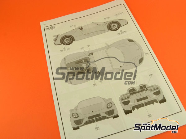 Image 22: Porsche 918 Spyder | Car scale model kit in 1/24 scale manufactured by Revell (ref.&nbsp;REV07026, also 4009803070261, 07026 and 80-7026)