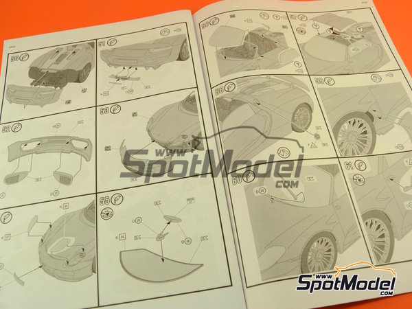 Image 24: Porsche 918 Spyder | Car scale model kit in 1/24 scale manufactured by Revell (ref.&nbsp;REV07026, also 4009803070261, 07026 and 80-7026)