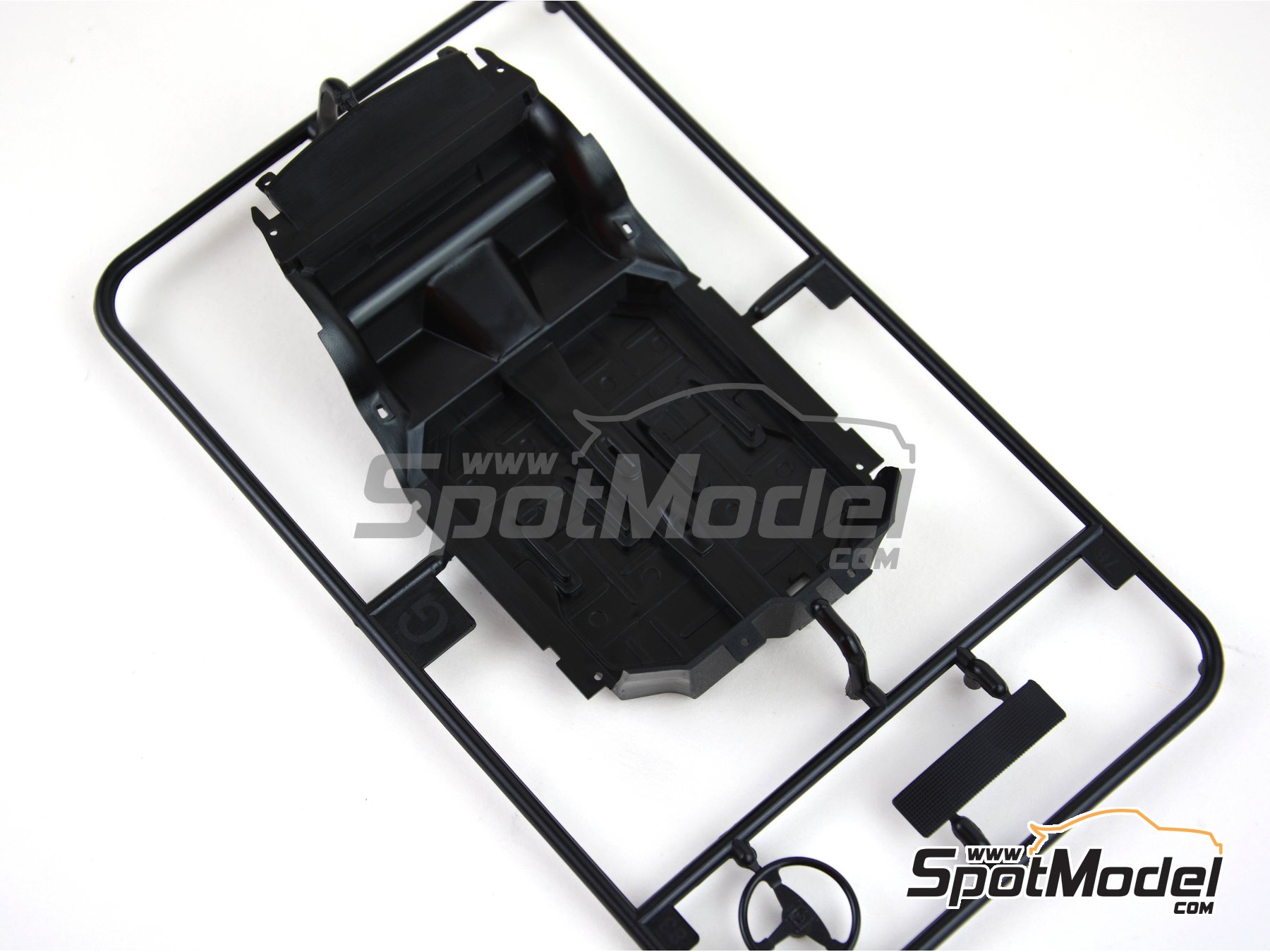 Image 5: Porsche 934 Turbo RSR Group 4 Max Moritz Team sponsored by J&auml;germeister - European GT Championship, N&uuml;rburgring 300 Kilometres 1976 | Car scale model kit in 1/24 scale manufactured by Revell (ref.&nbsp;REV07031, also 4009803070315 and 07031)