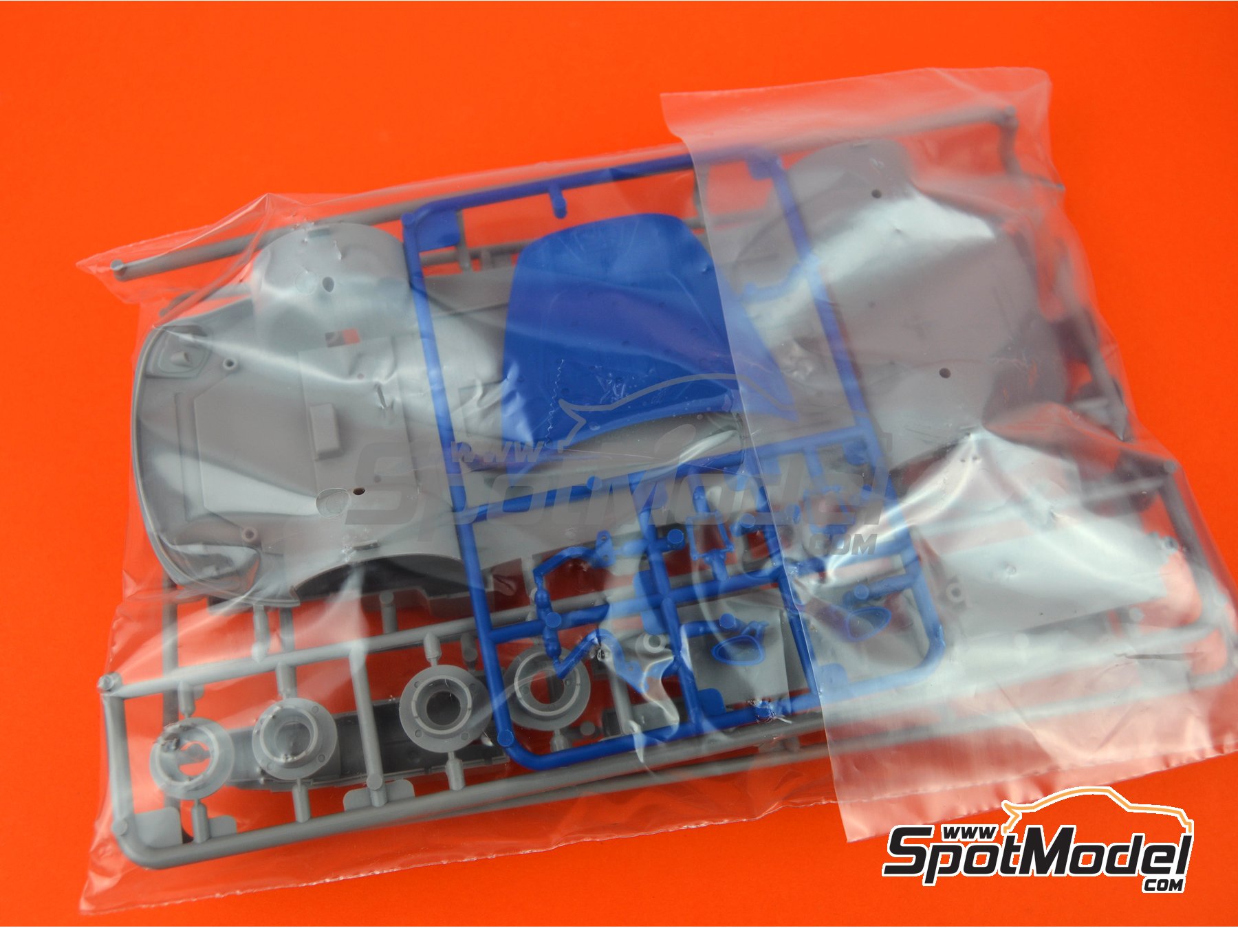 Image 8: Porsche Panamera Turbo | Model car kit in 1/24 scale manufactured by Revell (ref.&nbsp;REV07034, also 07034)