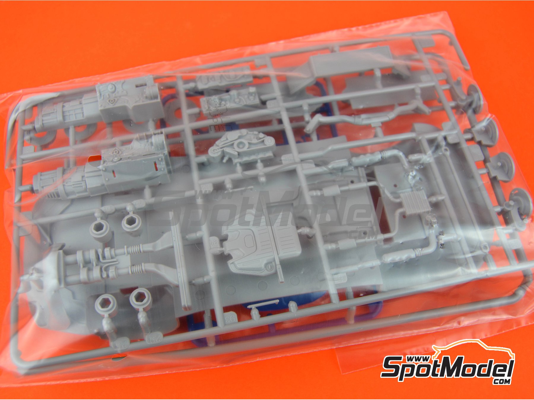 Image 9: Porsche Panamera Turbo | Model car kit in 1/24 scale manufactured by Revell (ref.&nbsp;REV07034, also 07034)