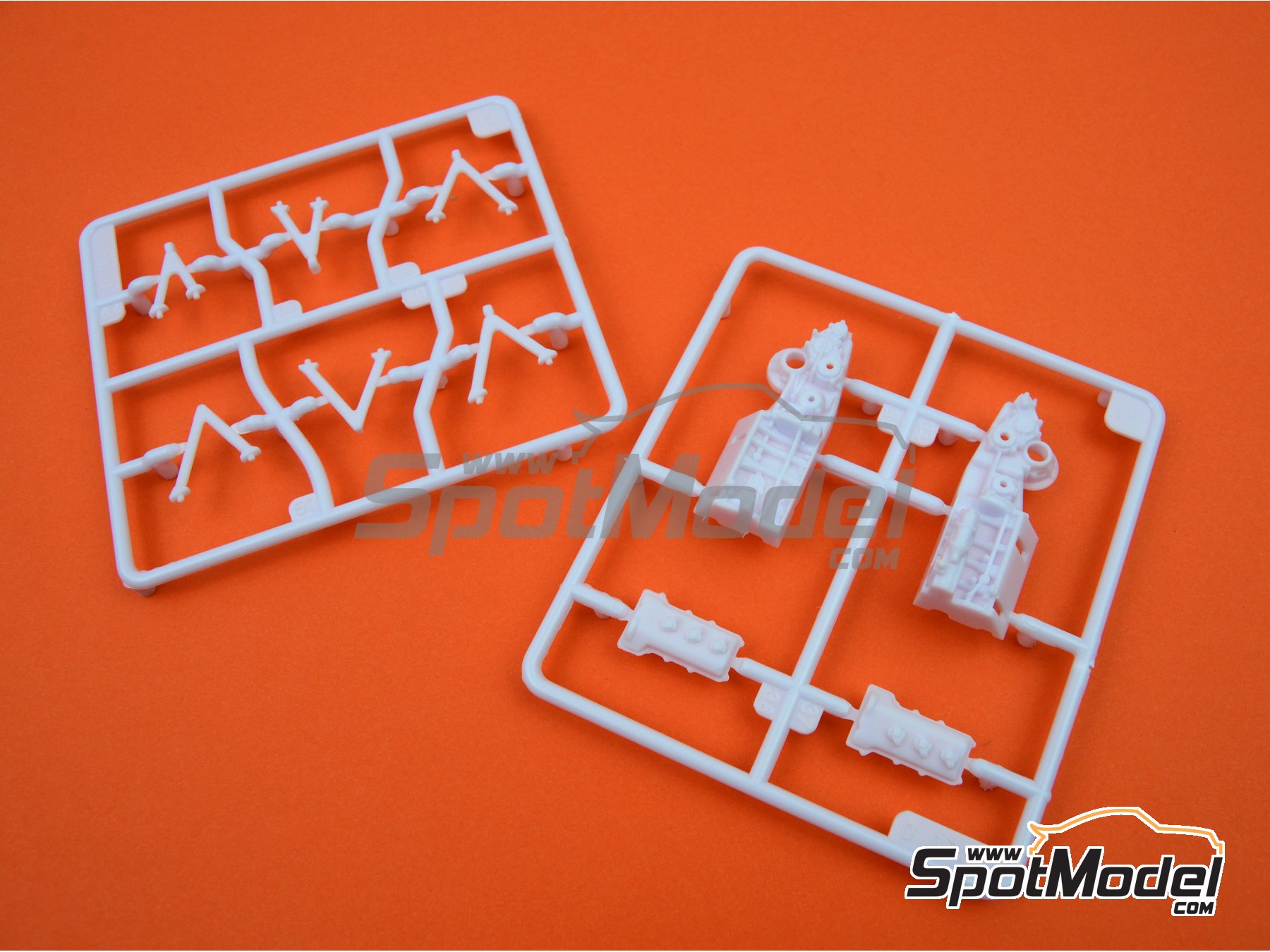 Image 9: Ford GT Ford Chip Ganassi Racing Team - 24 Hours Le Mans 2017 | Car scale model kit in 1/24 scale manufactured by Revell (ref.&nbsp;REV07041, also 4009803070414, 07041 and 85-4418)