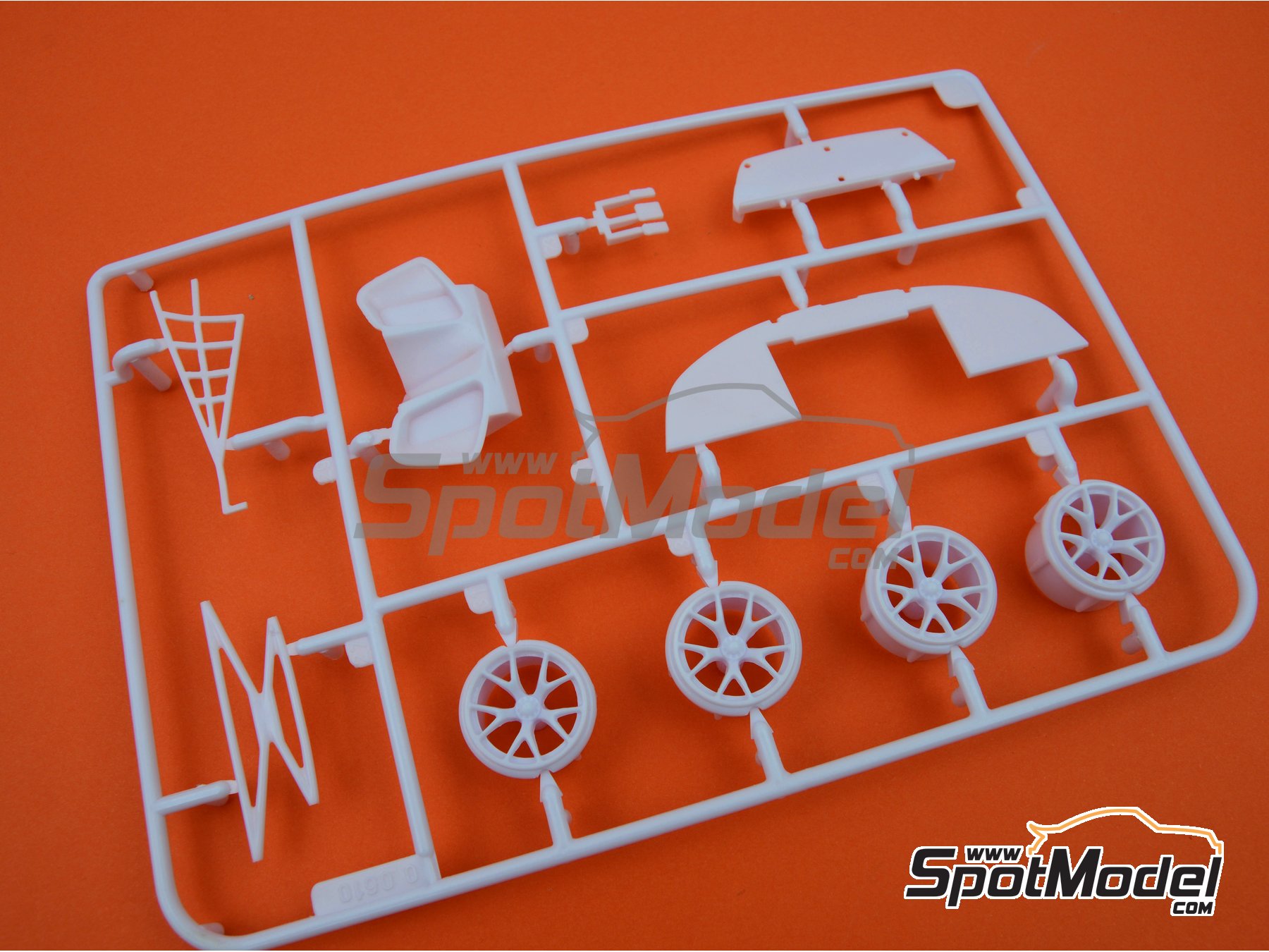 Image 11: Ford GT Ford Chip Ganassi Racing Team - 24 Hours Le Mans 2017 | Car scale model kit in 1/24 scale manufactured by Revell (ref.&nbsp;REV07041, also 4009803070414, 07041 and 85-4418)