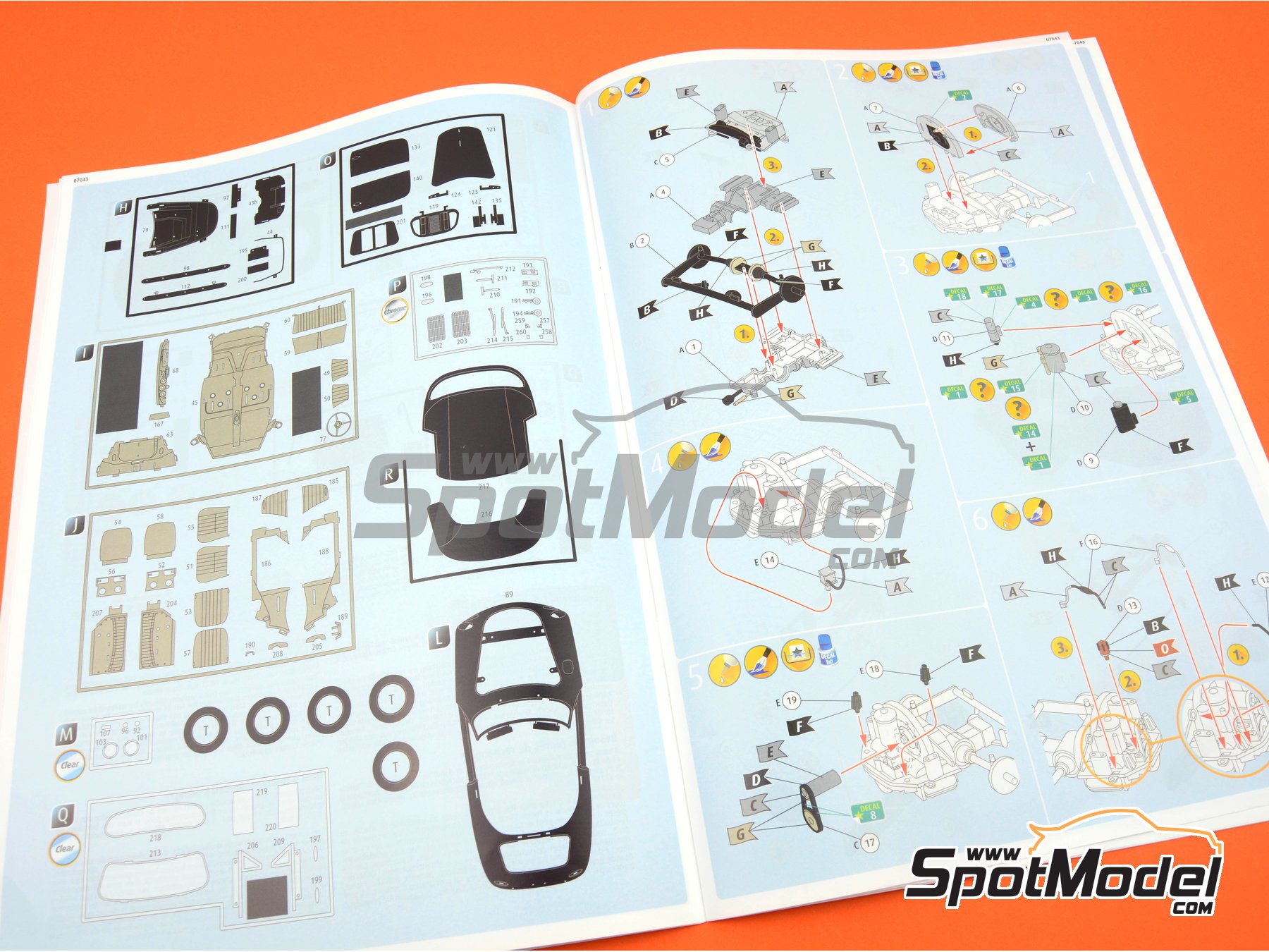 Image 10: Porsche 356 Cabriolet -  1964 | Model car kit in 1/16 scale manufactured by Revell (ref.&nbsp;REV07043, also 4009803070438)