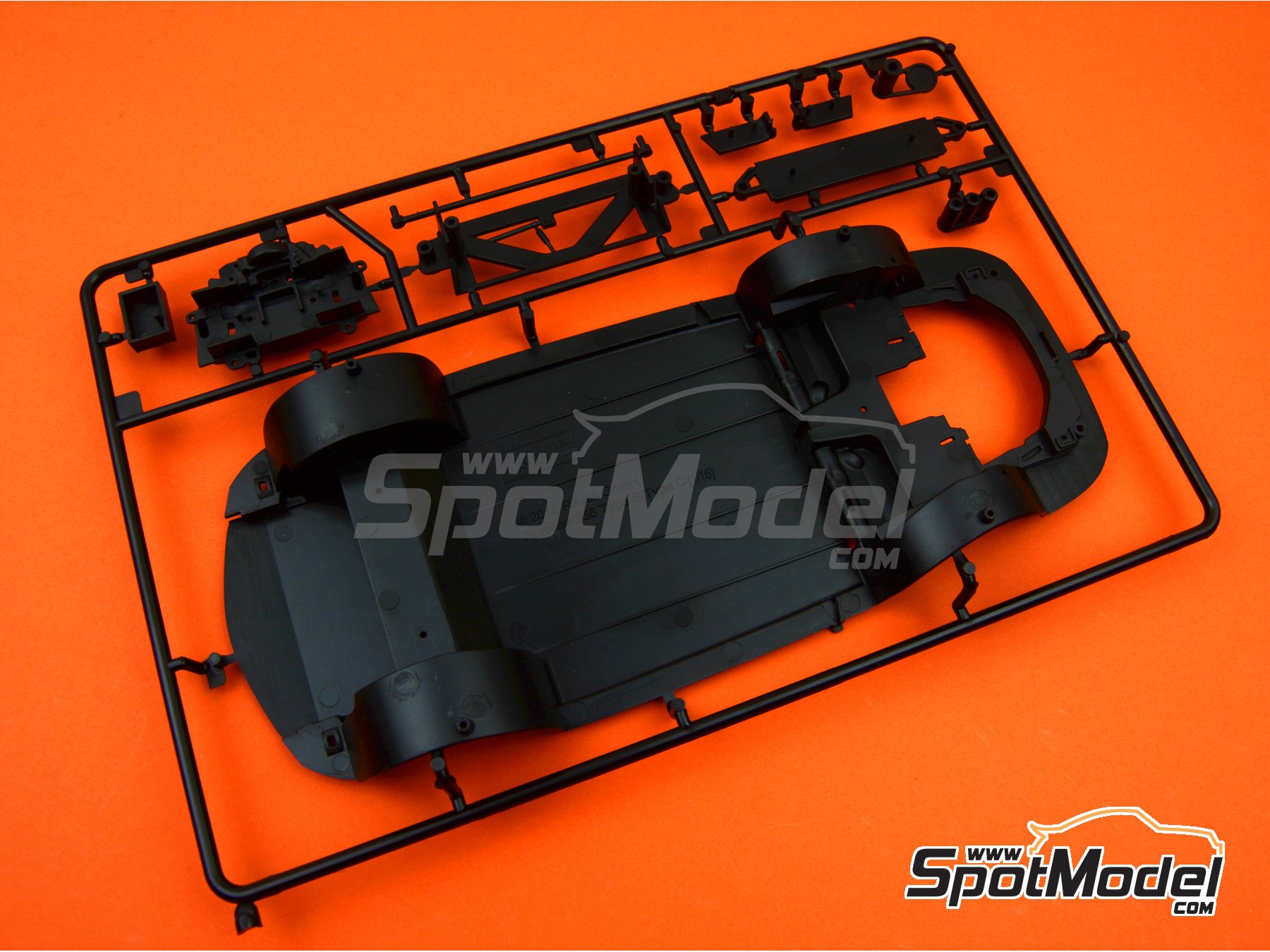 Image 19: Porsche 356 Cabriolet -  1964 | Model car kit in 1/16 scale manufactured by Revell (ref.&nbsp;REV07043, also 4009803070438)