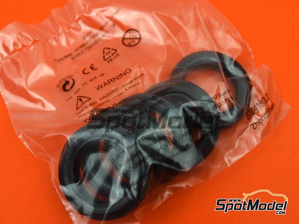 Image 11: Volkswagen Transporter  T1 Kastenwagen Porsche Renndienst | Model van kit in 1/16 scale manufactured by Revell (ref.&nbsp;REV07049, also 07049, REV7049 and 4009803070490)