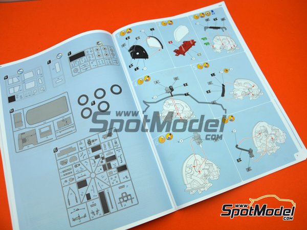 Image 20: Volkswagen Transporter  T1 Kastenwagen Porsche Renndienst | Model van kit in 1/16 scale manufactured by Revell (ref.&nbsp;REV07049, also 07049, REV7049 and 4009803070490)