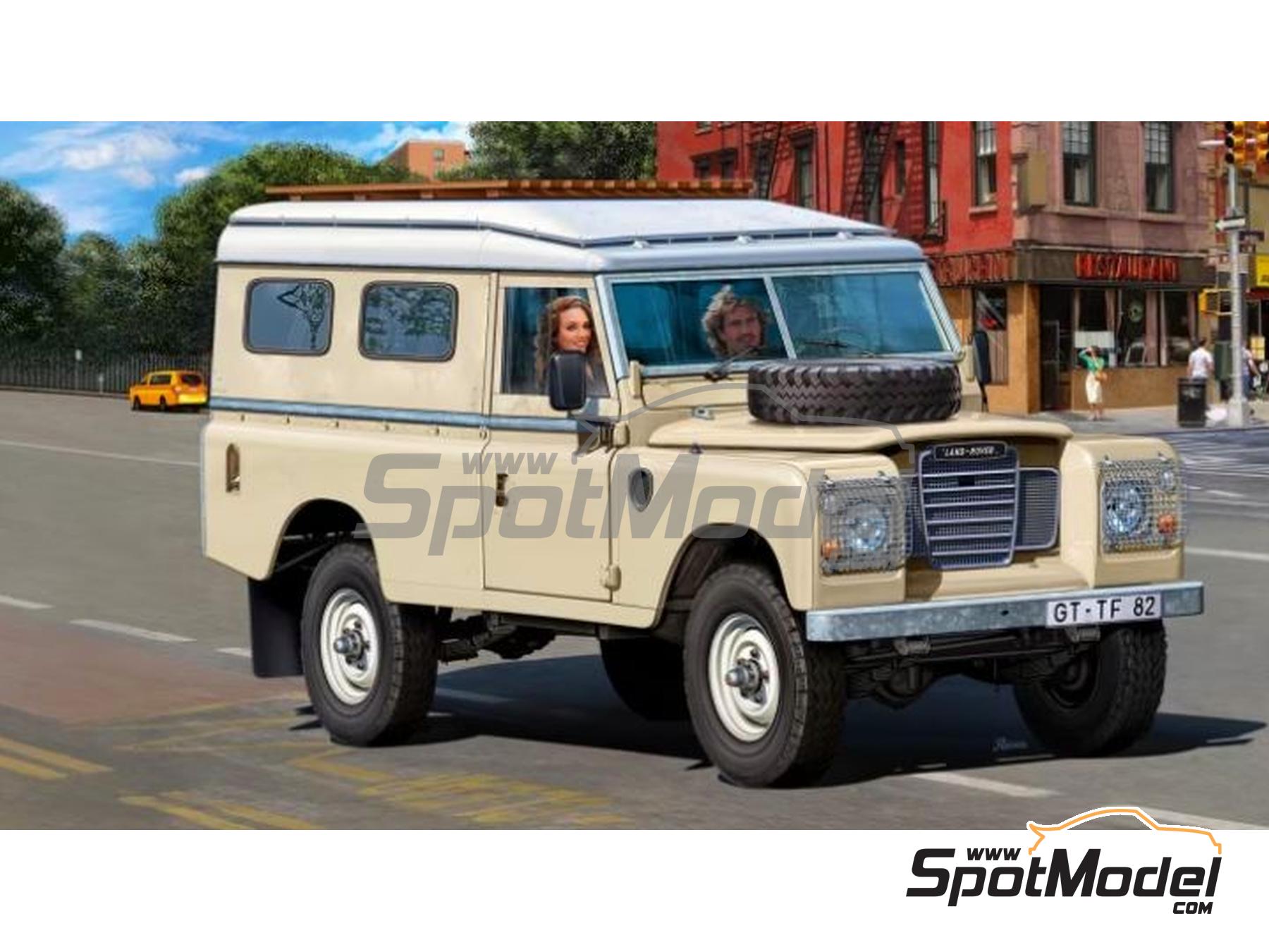 Image 1: Land Rover Serie III LWB Commercial | Maqueta de coche en escala 1/24 fabricado por Revell (ref. REV07056, tambien 4009803070568 y 07056)