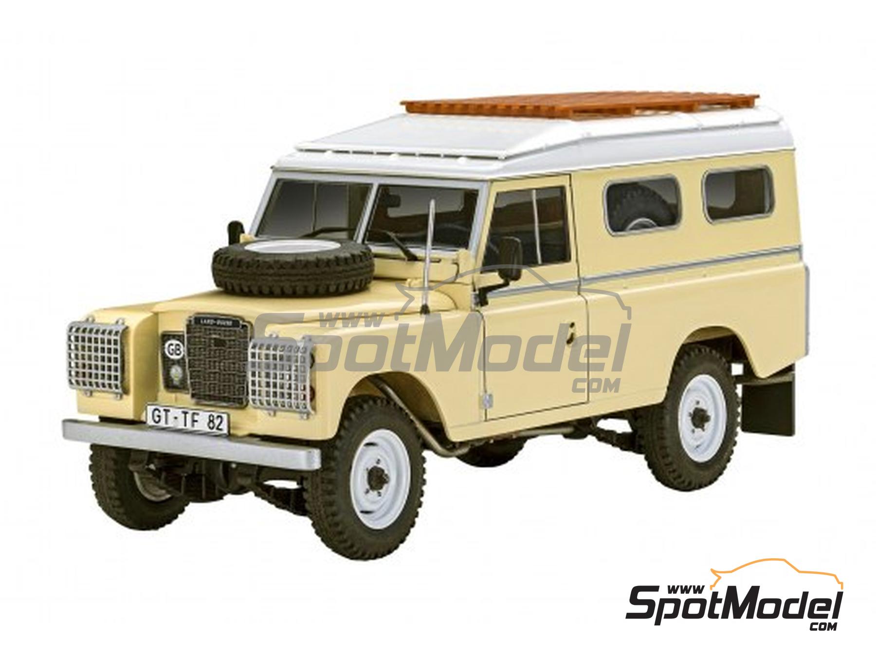 Image 3: Land Rover Serie III LWB Commercial | Maqueta de coche en escala 1/24 fabricado por Revell (ref. REV07056, tambien 4009803070568 y 07056)