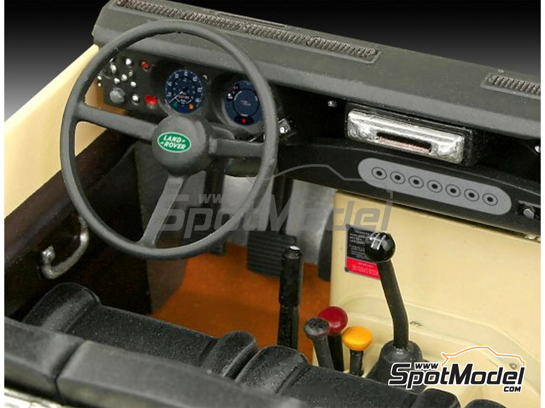 Image 5: Land Rover Serie III LWB Commercial | Maqueta de coche en escala 1/24 fabricado por Revell (ref. REV07056, tambien 4009803070568 y 07056)