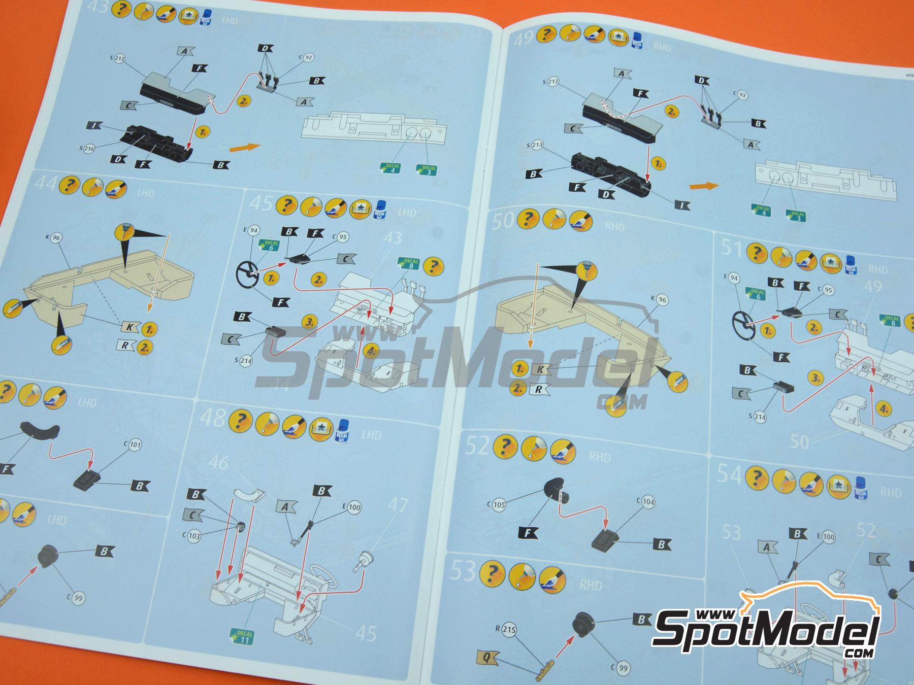 Image 19: Land Rover Serie III LWB Commercial | Maqueta de coche en escala 1/24 fabricado por Revell (ref. REV07056, tambien 4009803070568 y 07056)