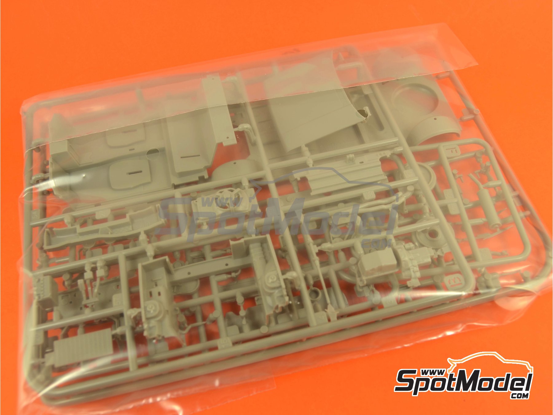 Image 1: Volkswagen Golf Mk I GTI | Car scale model kit in 1/24 scale manufactured by Revell (ref.&nbsp;REV07072, also 4009803070728, 07072 and 80-7072)