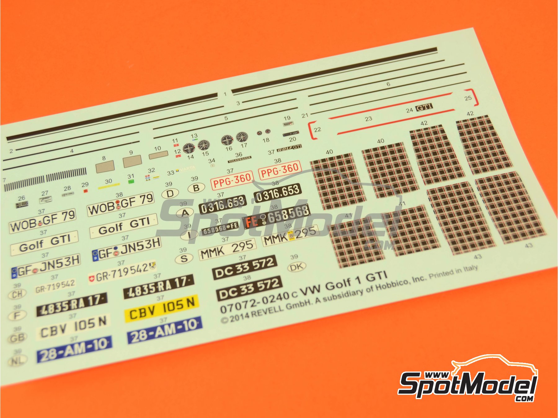 Image 10: Volkswagen Golf Mk I GTI | Car scale model kit in 1/24 scale manufactured by Revell (ref.&nbsp;REV07072, also 4009803070728, 07072 and 80-7072)