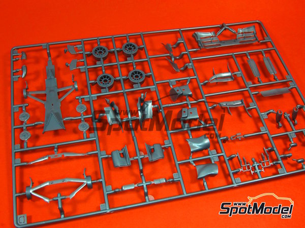 Image 6: McLaren MP4/25 McLaren Racing Limited Team sponsored by Vodafone - FIA Formula 1 World Championship 2010 | Car scale model kit in 1/24 scale manufactured by Revell (ref. REV07096, also 4009803070964, 07096 and 80-7096)