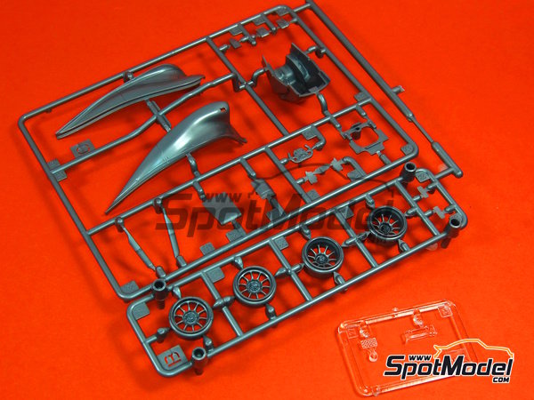 Image 9: McLaren MP4/25 McLaren Racing Limited Team sponsored by Vodafone - FIA Formula 1 World Championship 2010 | Car scale model kit in 1/24 scale manufactured by Revell (ref. REV07096, also 4009803070964, 07096 and 80-7096)