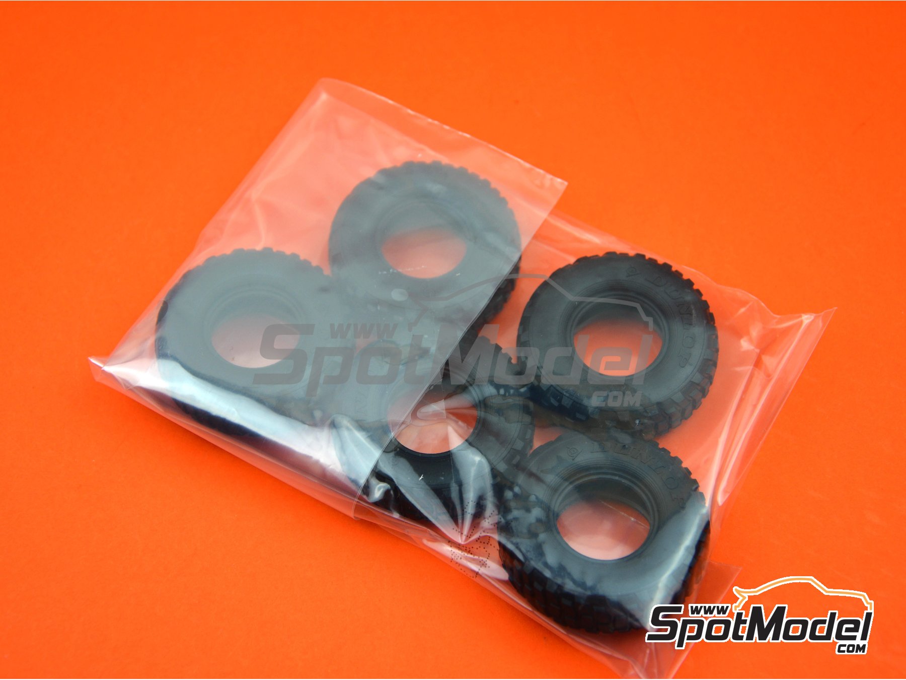 Image 4: Mercedes-Benz Unimog U1300L Winterdienst | Model truck kit in 1/24 scale manufactured by Revell (ref.&nbsp;REV07438, also 07438)