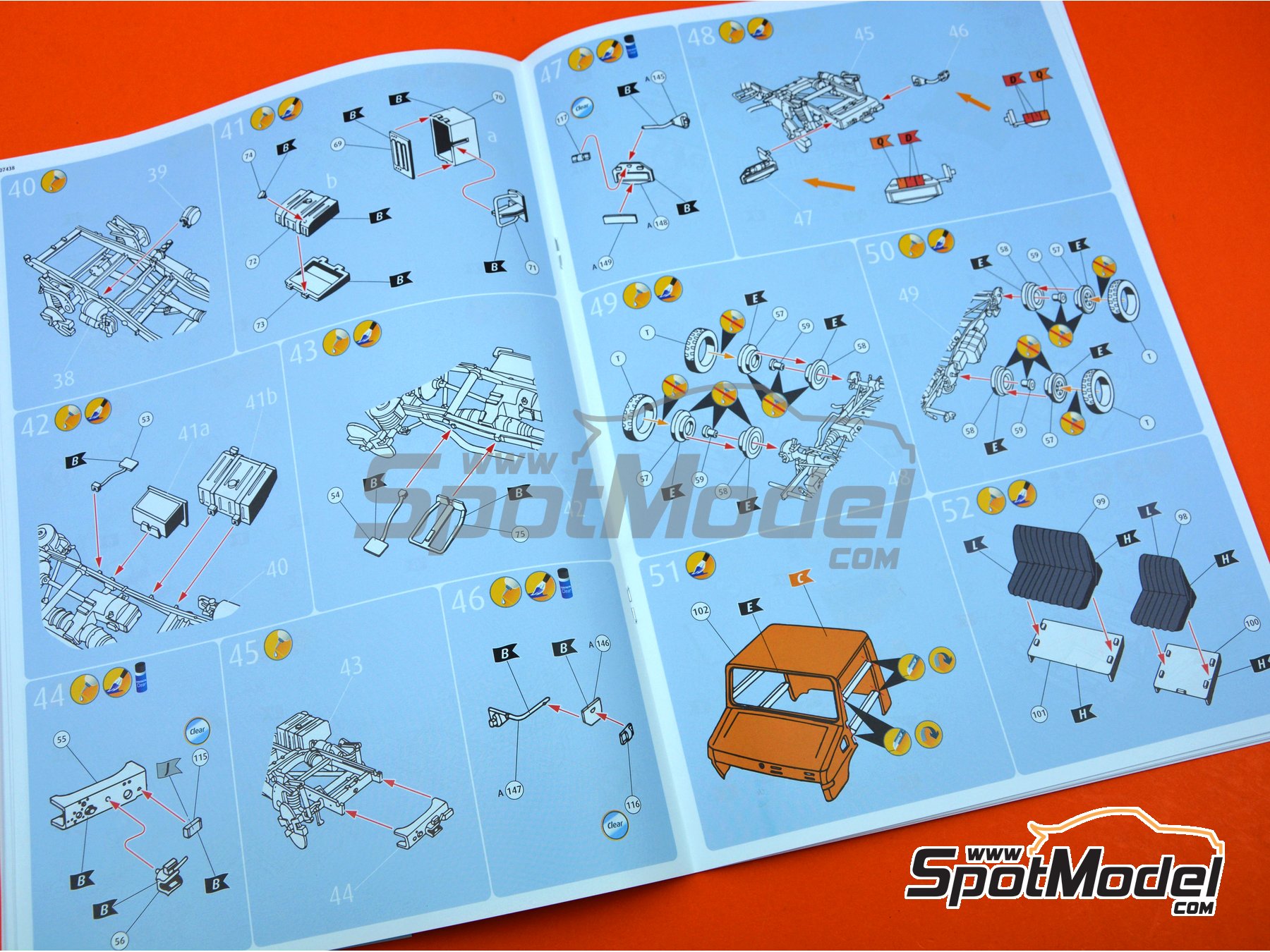 Image 11: Mercedes-Benz Unimog U1300L Winterdienst | Model truck kit in 1/24 scale manufactured by Revell (ref.&nbsp;REV07438, also 07438)