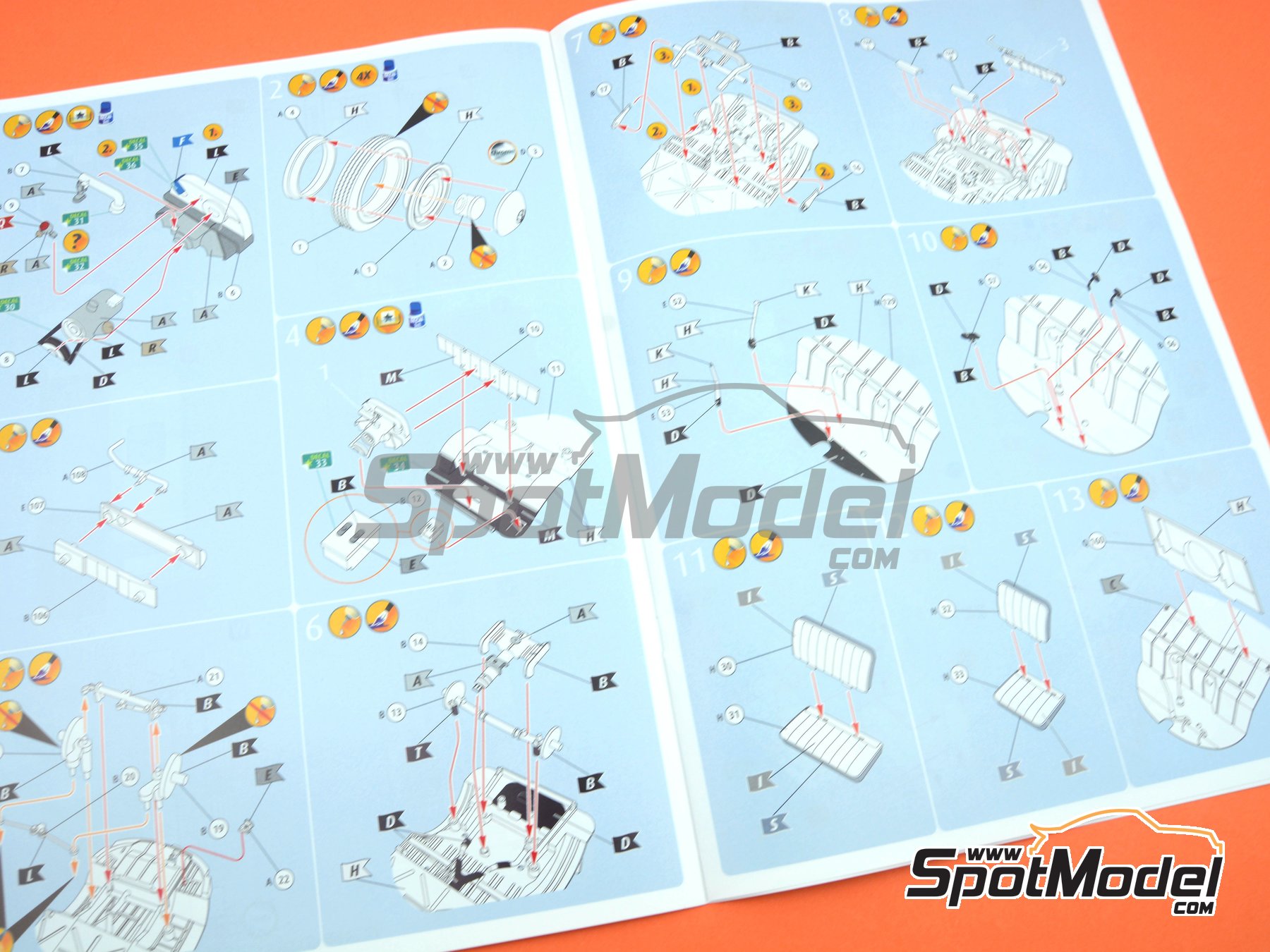 Image 15: Volkswagen Transporter T1 Camper Westfalia | Van scale model kit in 1/24 scale manufactured by Revell (ref.&nbsp;REV07674, also 4009803076744 and 07674)