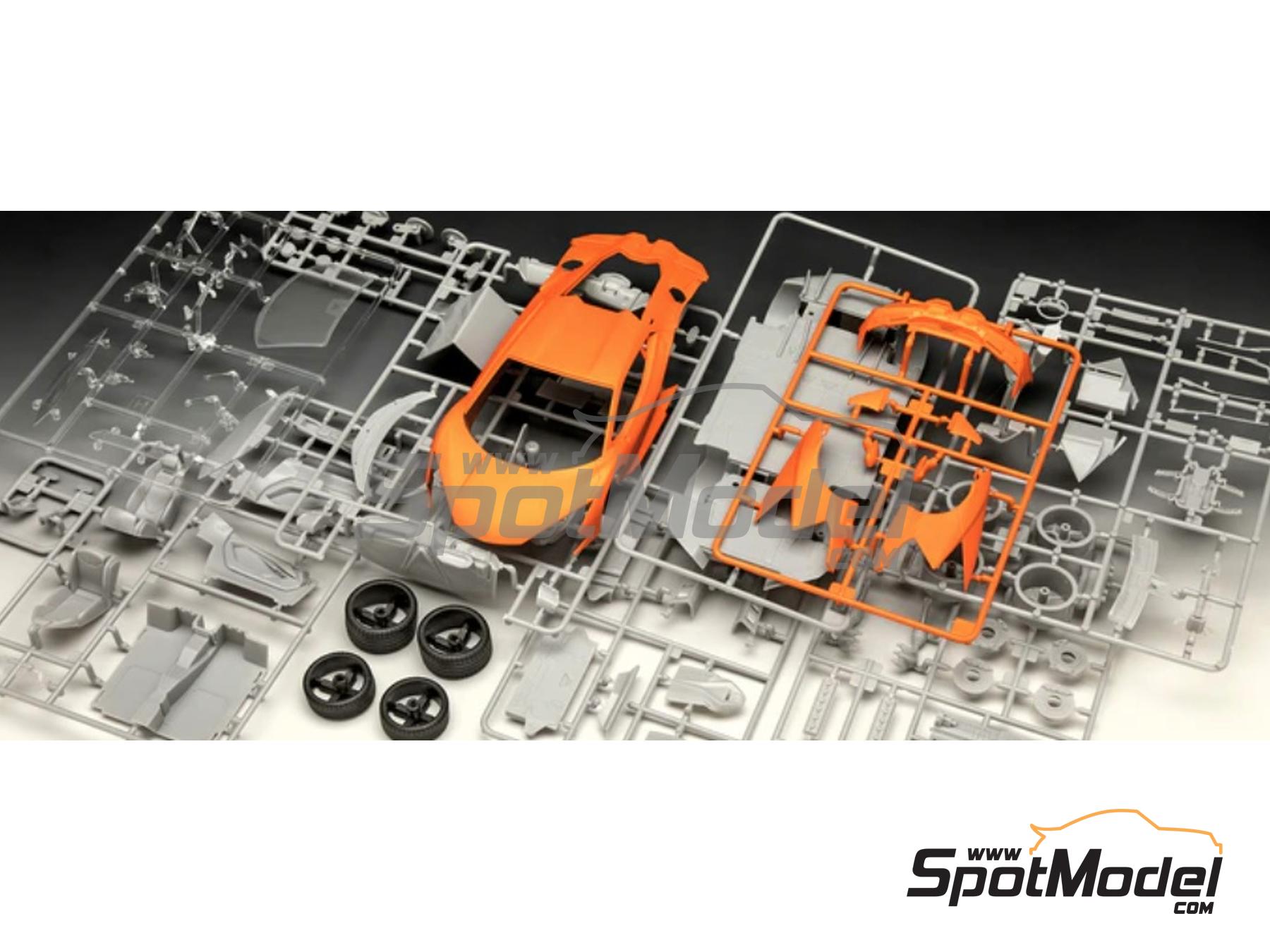 Image 6: Lamborghini Revuelto | Car scale model kit in 1/24 scale manufactured by Revell (ref.&nbsp;REV07723, also 4009803077239 and 07723)