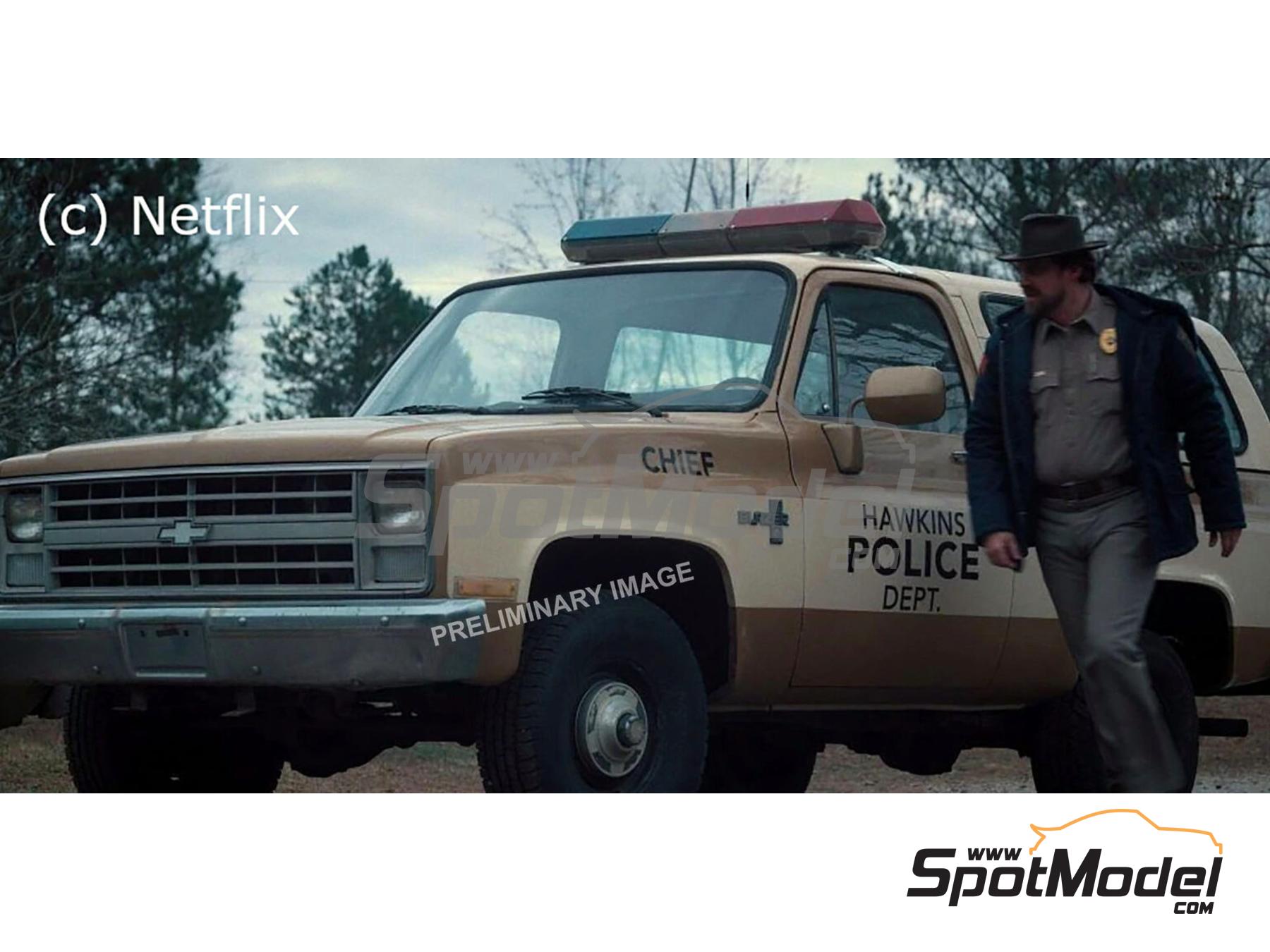Image 1: Chevrolet Chevy Blazer Stranger Things patrocinado por Hawkins Police Dept. -  1985 | Maqueta de coche en escala 1/25 fabricado por Revell (ref. REV07724, tambien 4009803007724 y 07724)