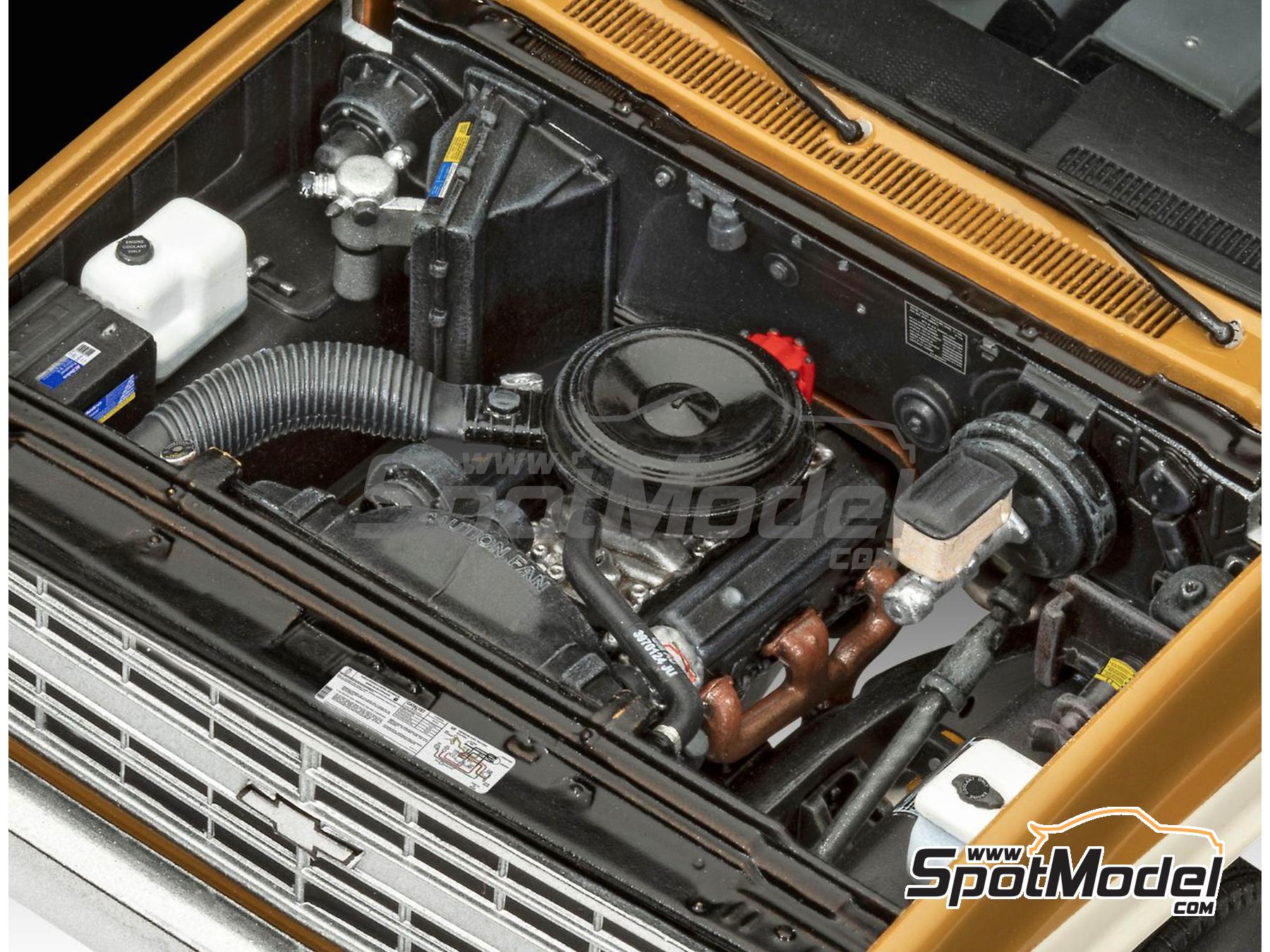 Image 5: Chevrolet Chevy Blazer Stranger Things patrocinado por Hawkins Police Dept. -  1985 | Maqueta de coche en escala 1/25 fabricado por Revell (ref. REV07724, tambien 4009803007724 y 07724)