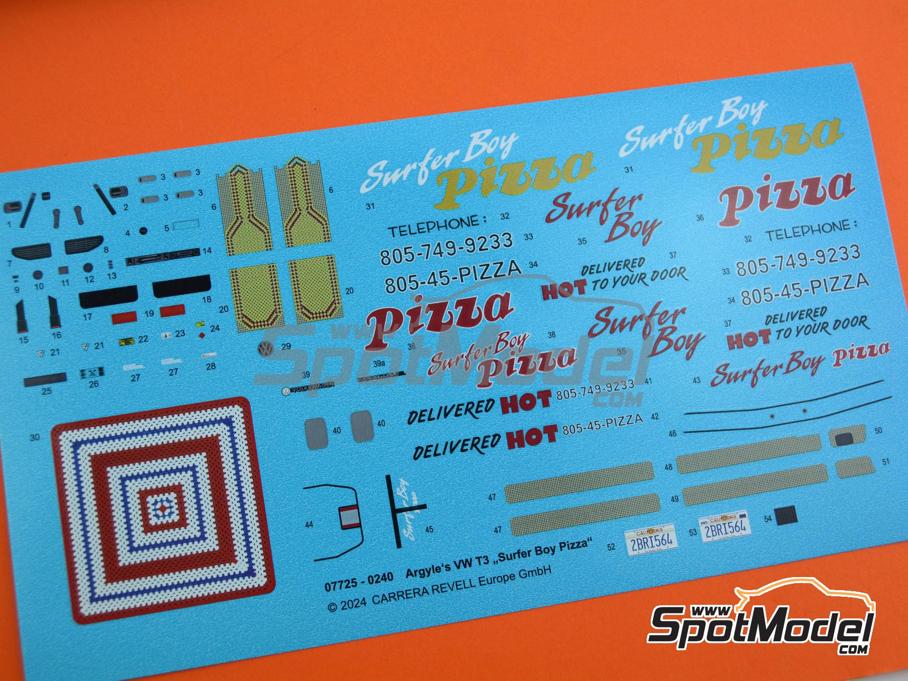 Revell 07725: Van scale model kit 1/25 scale - Volkswagen T3 Bus