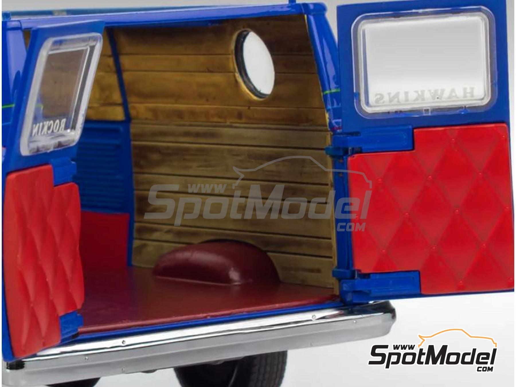 Image 4: GMC Squawk Van Stranger Things patrocinado por WSQK | Maqueta de furgoneta en escala&nbsp;1/25 fabricado por Revell (ref.&nbsp;REV07732, tambien 4009803077321 y 07732)
