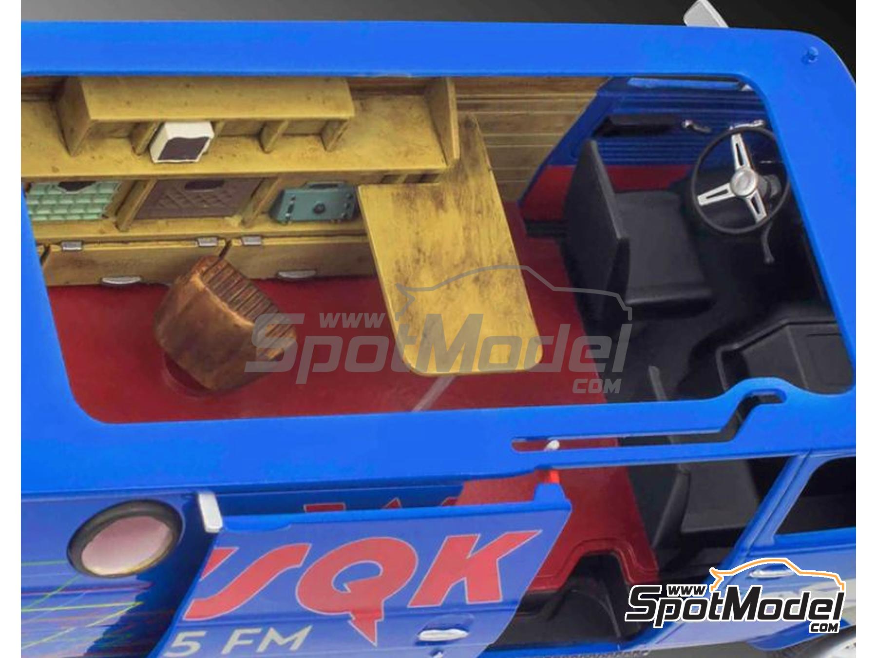 Image 5: GMC Squawk Van Stranger Things patrocinado por WSQK | Maqueta de furgoneta en escala&nbsp;1/25 fabricado por Revell (ref.&nbsp;REV07732, tambien 4009803077321 y 07732)