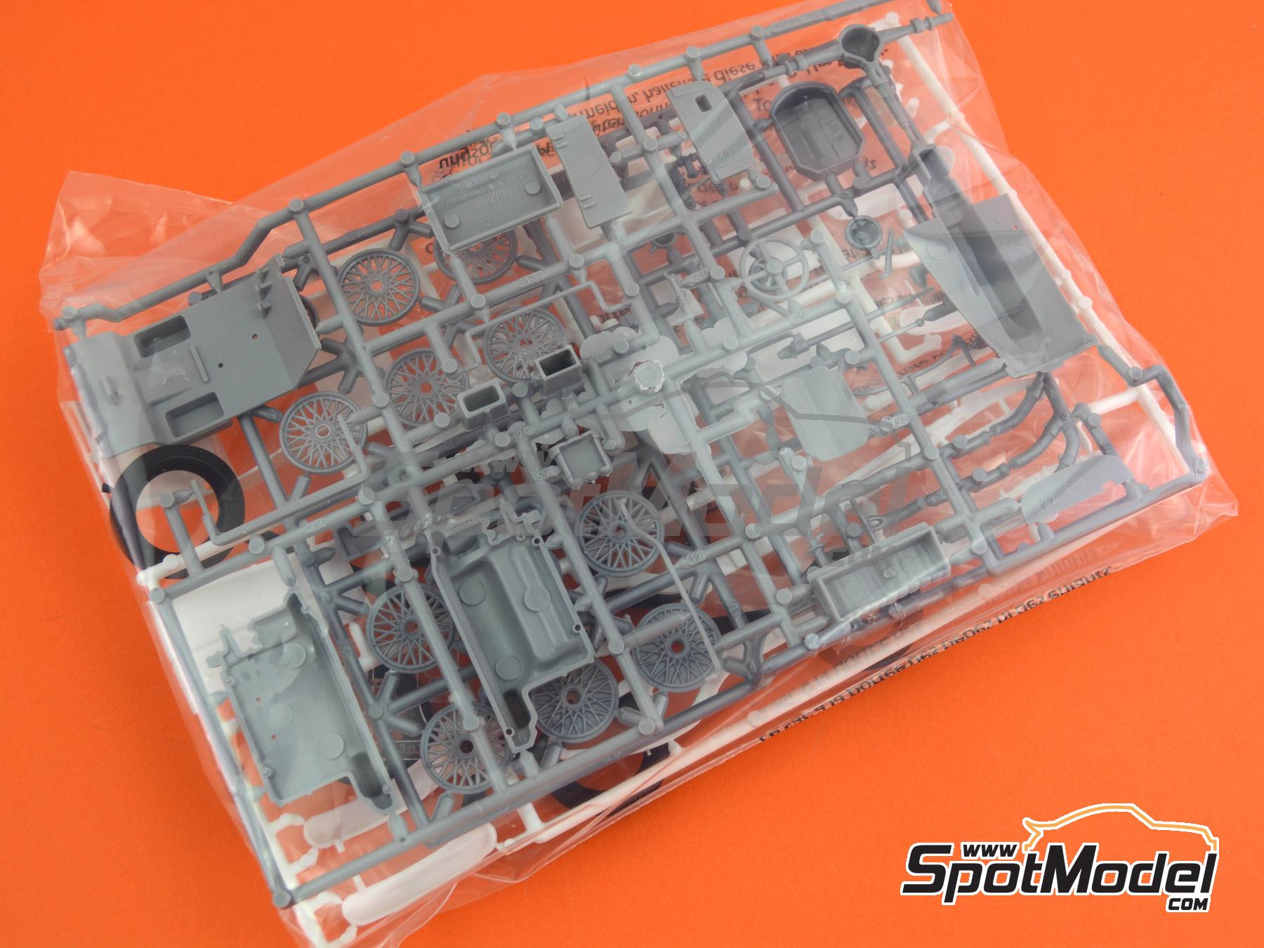 Image 11: Mercedes Benz SSKL - Mille Miglia 1931 | Maqueta en escala 1/32 fabricado por Revell (ref. REV07737, tambien 4009803077376 y 07737)