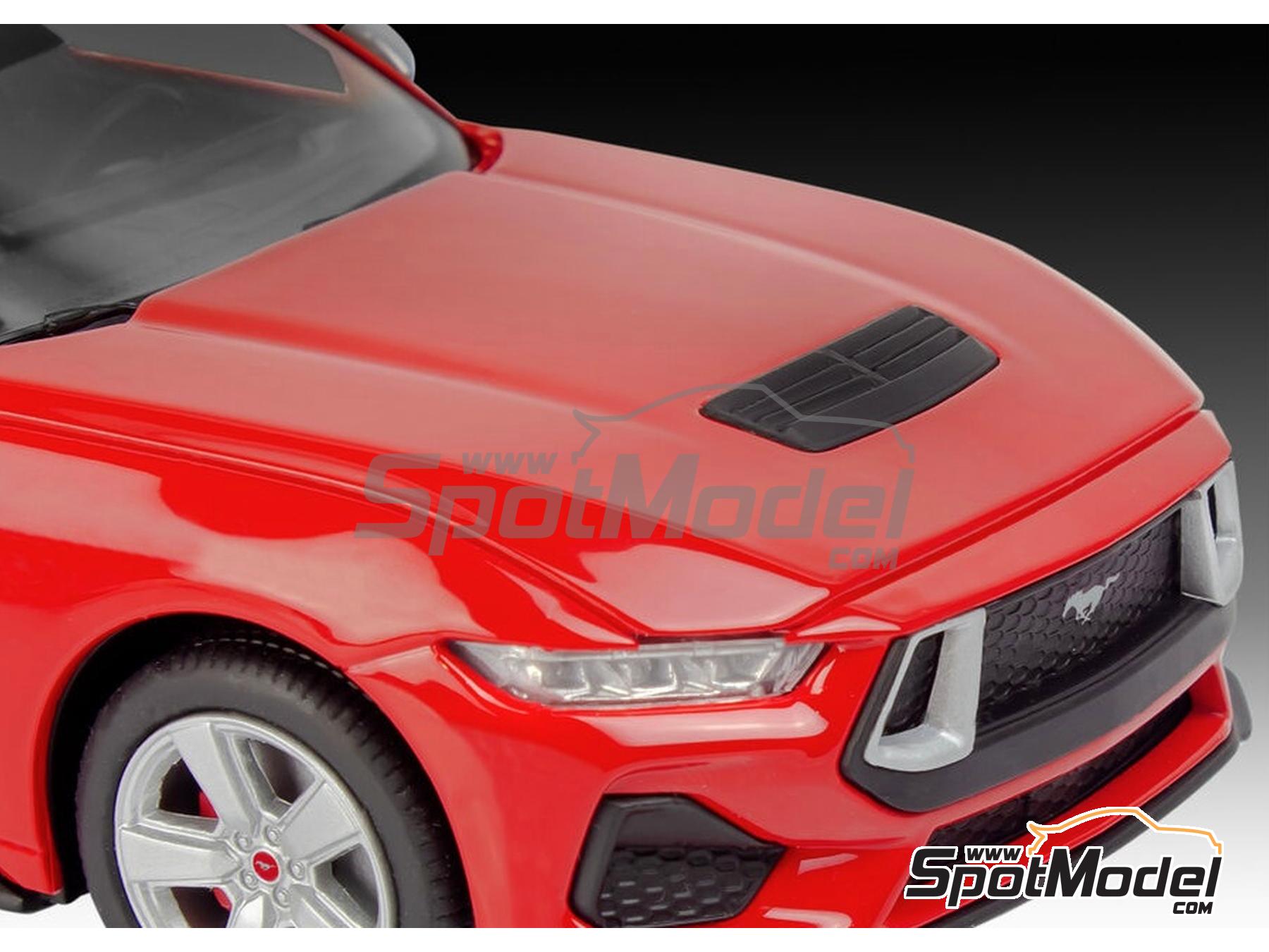 Revell 07743: Car scale model kit 1/25 scale - Ford Mustang GT 