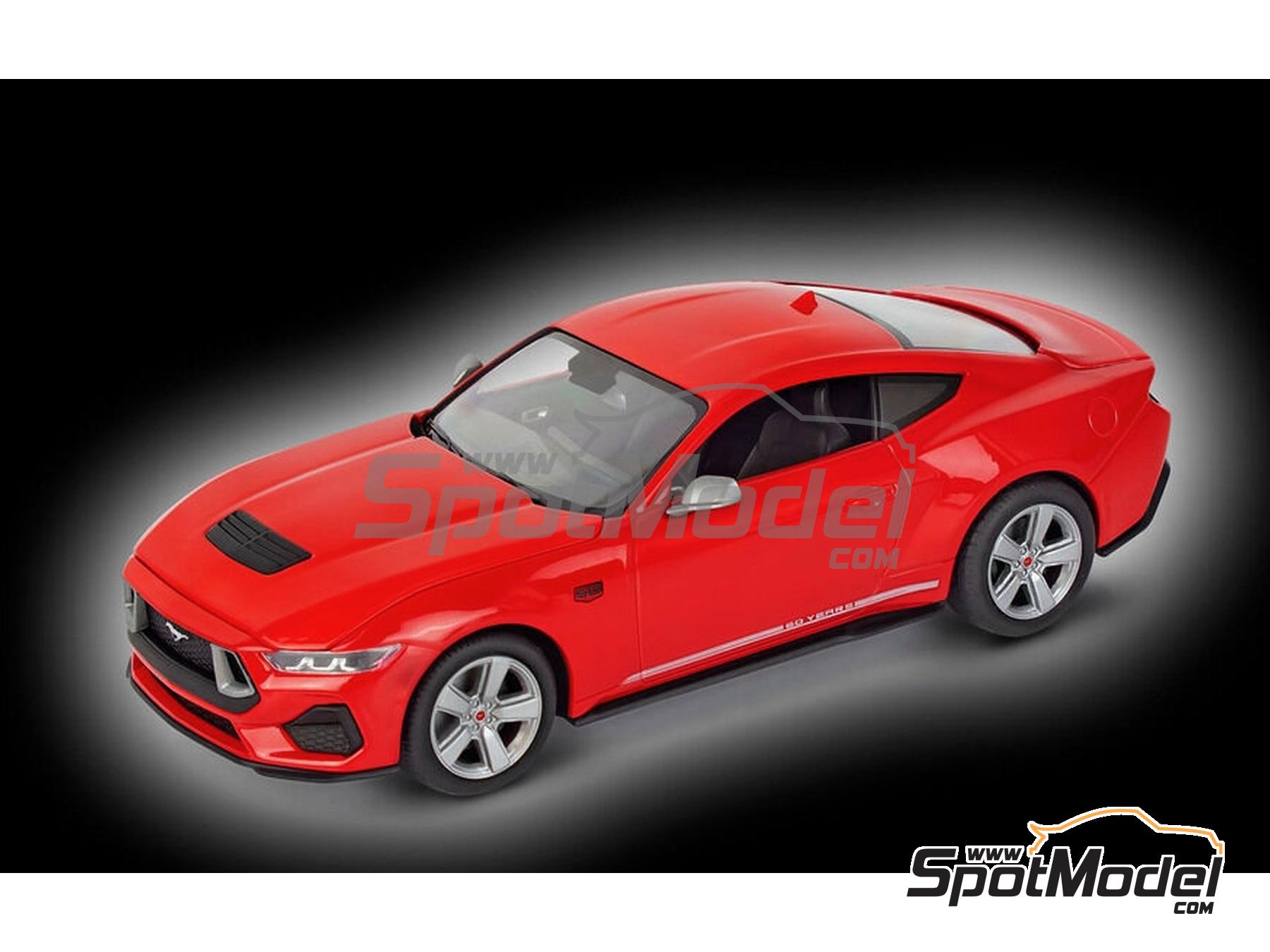 Revell 07743: Car scale model kit 1/25 scale - Ford Mustang GT 