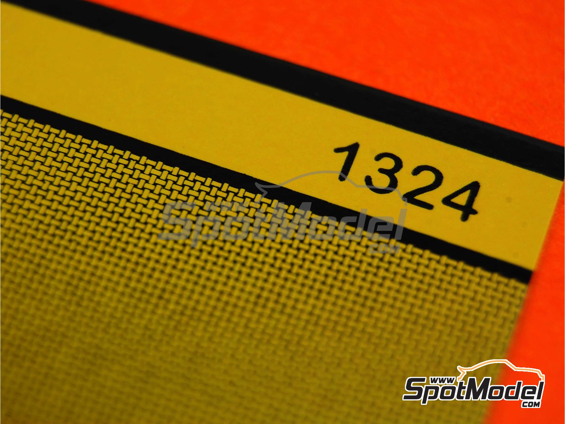 Image 3: Kevlar amarillo sobre fondo negro con trama entrelazada tamaño mediano | Calca de trama de kevlar en escala 1/24 fabricado por Scale Motorsport (ref. SM1324, tambien 1324)
