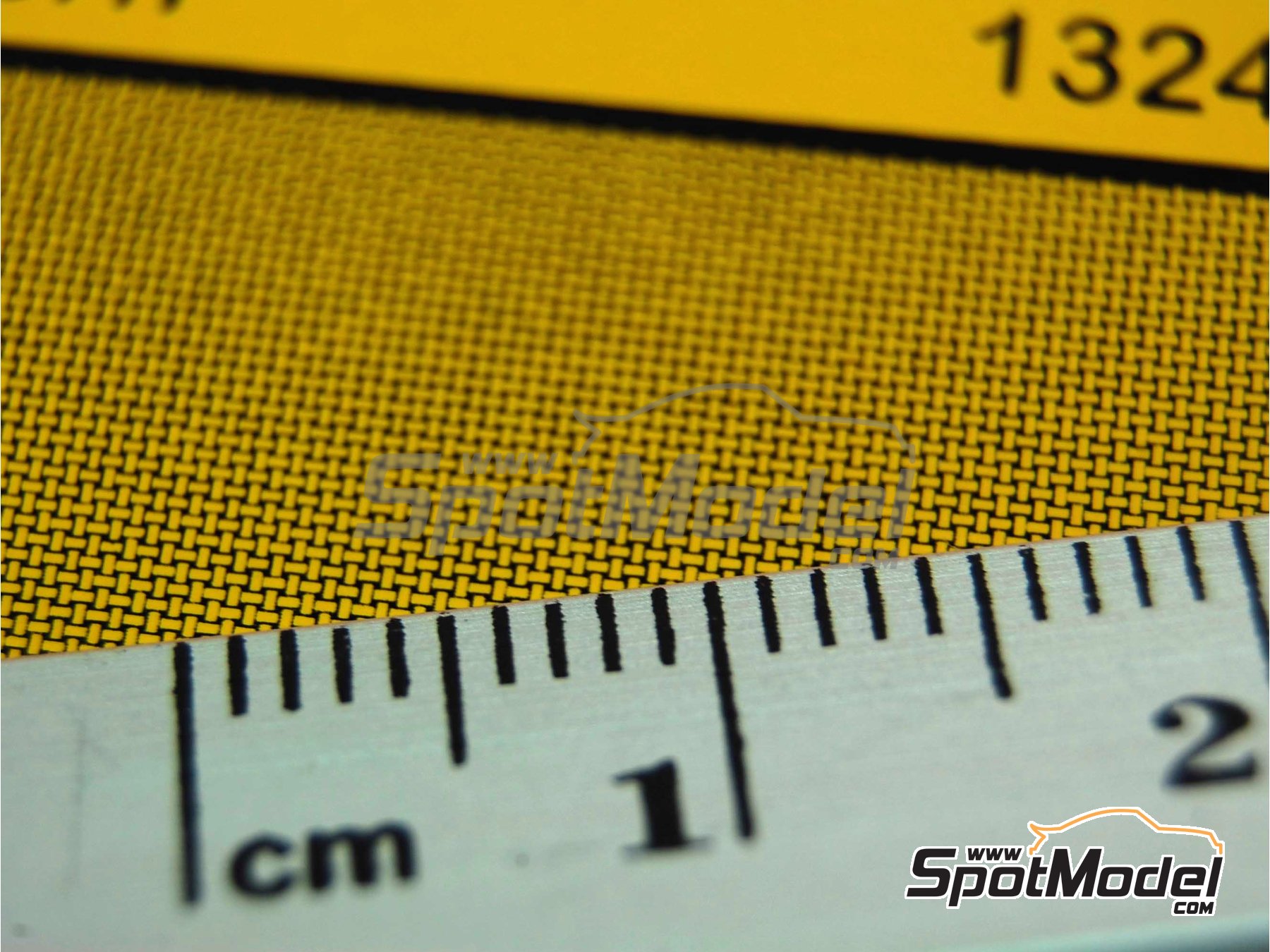 Image 5: Kevlar amarillo sobre fondo negro con trama entrelazada tamaño mediano | Calca de trama de kevlar en escala 1/24 fabricado por Scale Motorsport (ref. SM1324, tambien 1324)