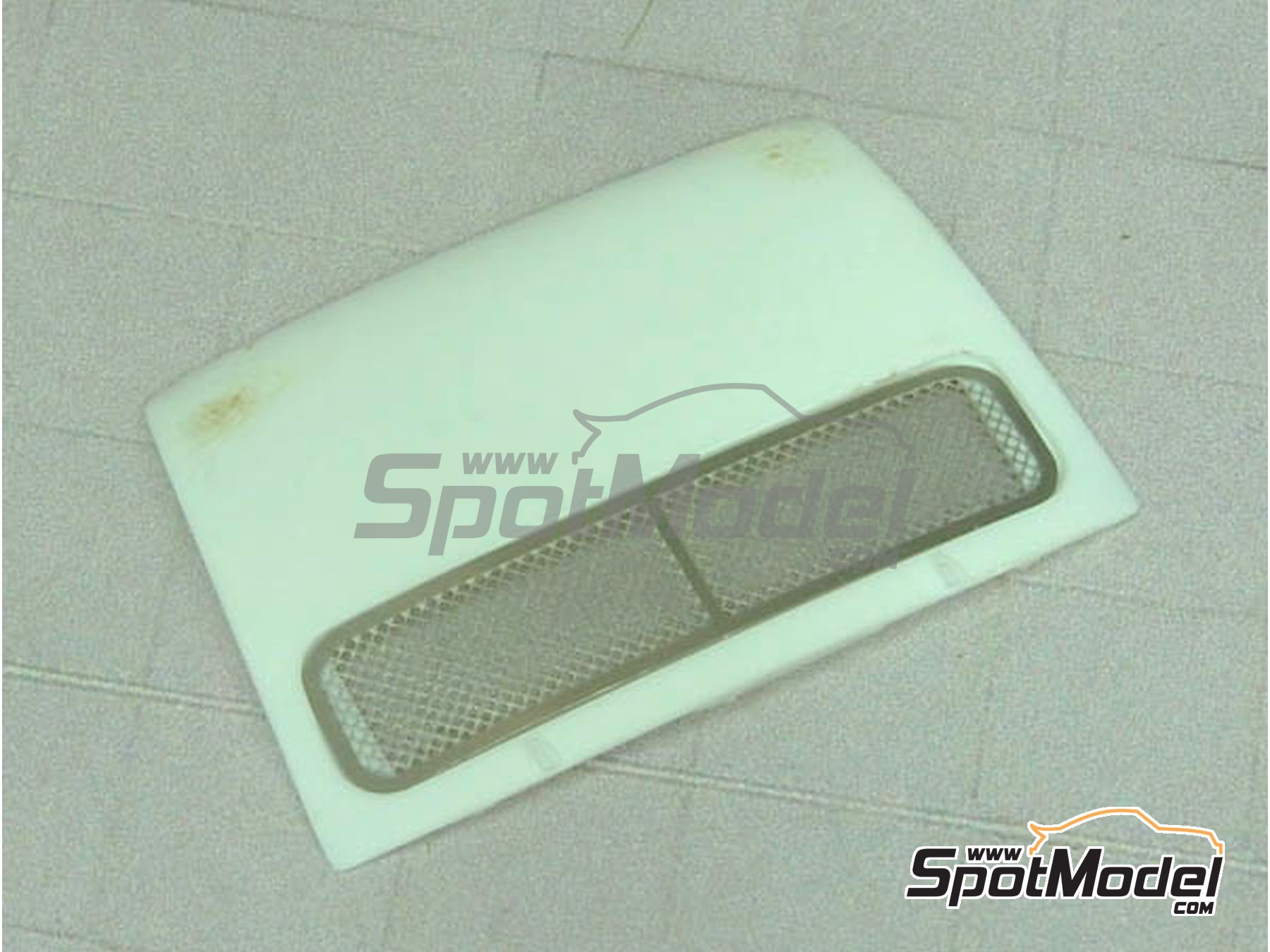 Image 1: 911 outlaw ventilation grille | Detail in 1/24 scale manufactured by Scale Production (ref.&nbsp;SP24276)