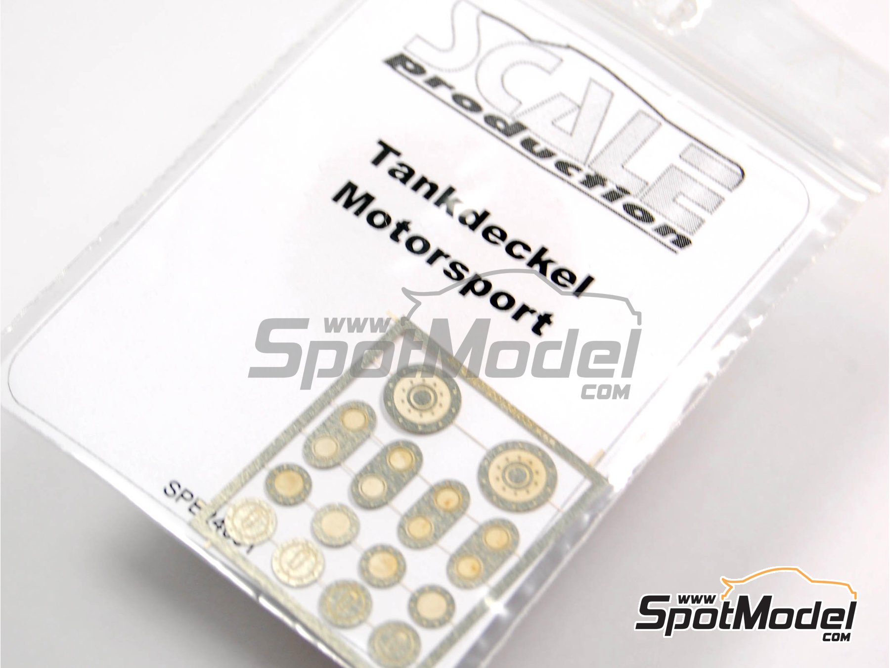 Image 1: Tapa de deposito de gasolina | Tapones de gasolina en escala&nbsp;1/24 fabricado por Scale Production (ref.&nbsp;SPE24001)