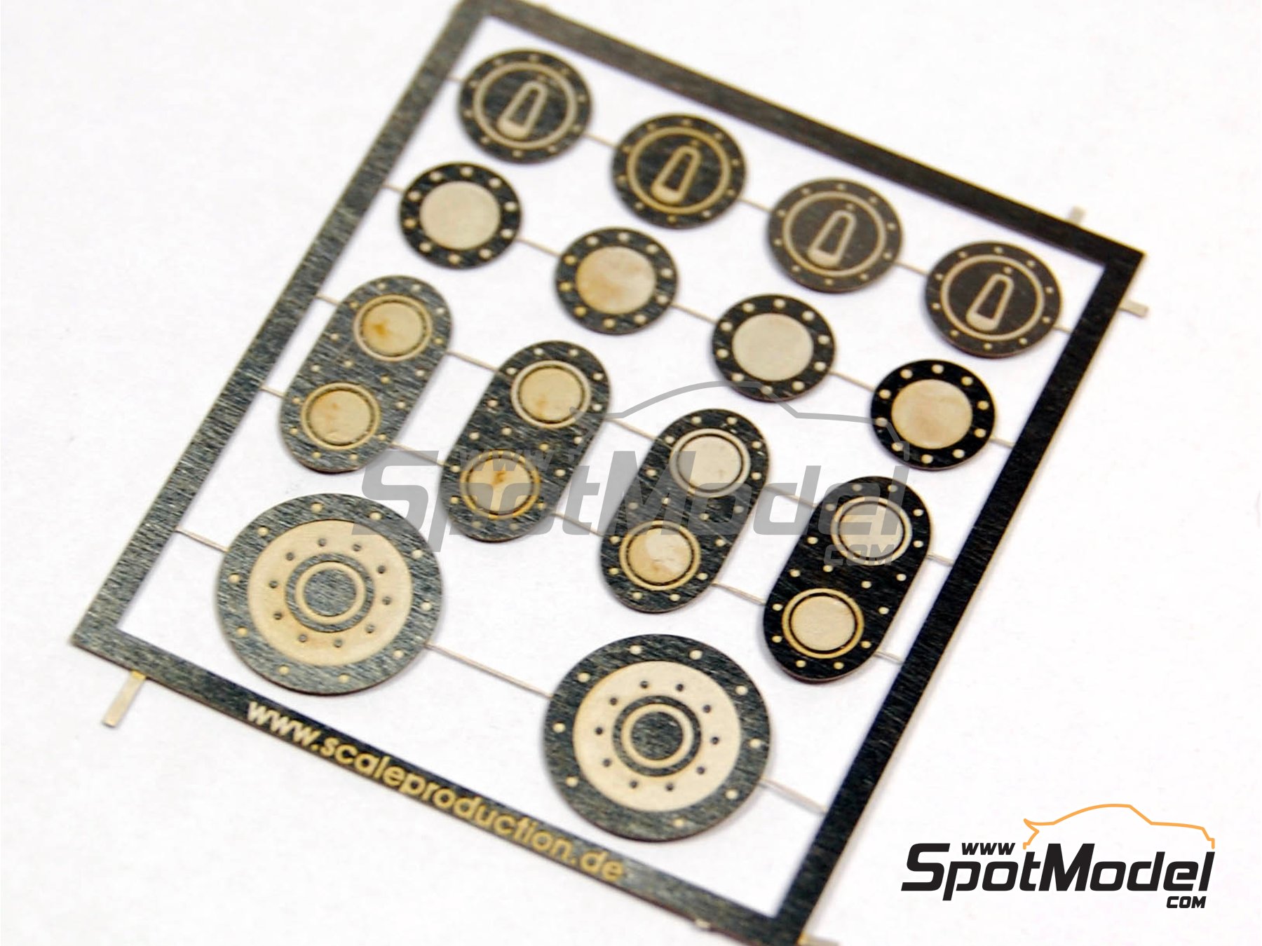 Image 2: Tapa de deposito de gasolina | Tapones de gasolina en escala&nbsp;1/24 fabricado por Scale Production (ref.&nbsp;SPE24001)