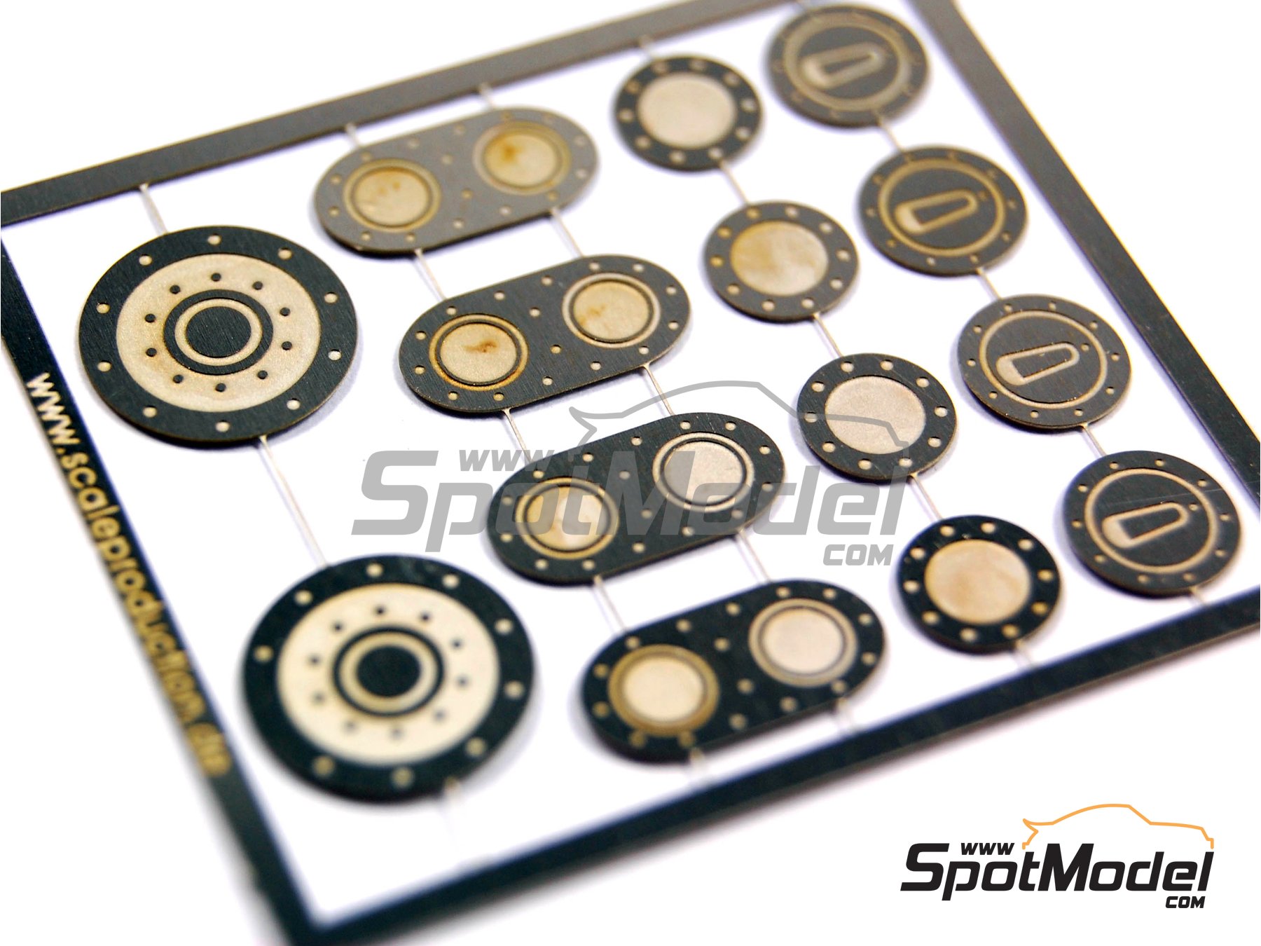 Image 3: Tapa de deposito de gasolina | Tapones de gasolina en escala&nbsp;1/24 fabricado por Scale Production (ref.&nbsp;SPE24001)