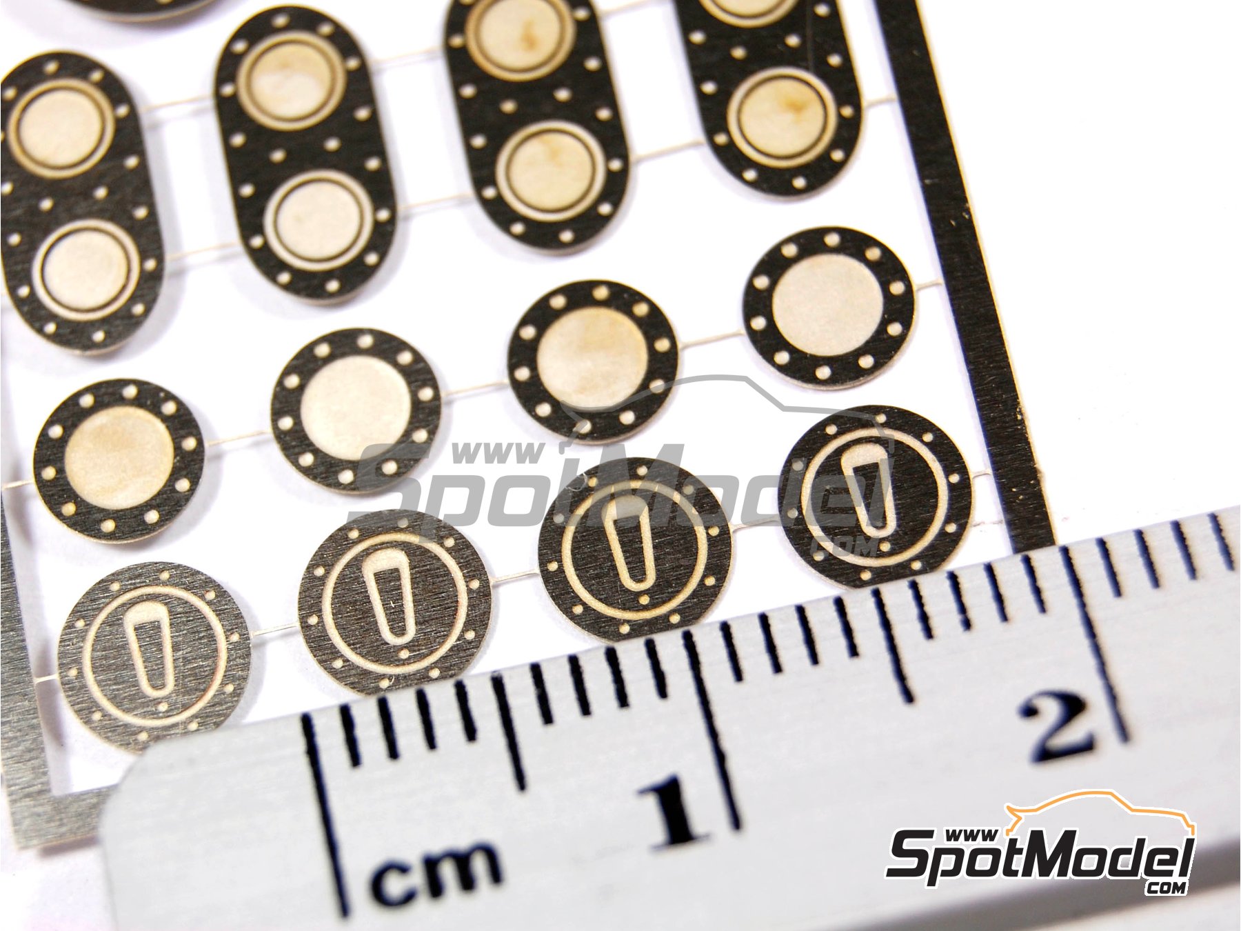 Image 6: Tapa de deposito de gasolina | Tapones de gasolina en escala&nbsp;1/24 fabricado por Scale Production (ref.&nbsp;SPE24001)
