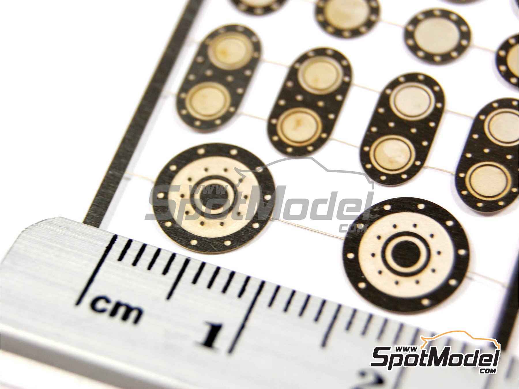 Image 7: Tapa de deposito de gasolina | Tapones de gasolina en escala&nbsp;1/24 fabricado por Scale Production (ref.&nbsp;SPE24001)
