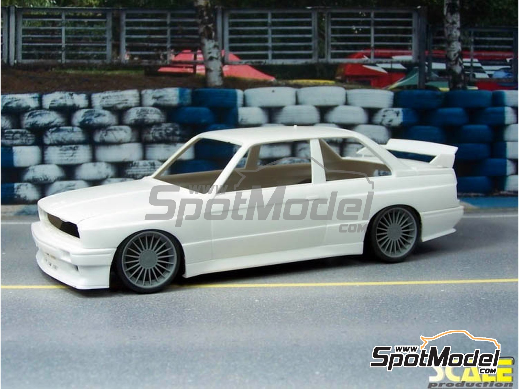 Image 3: Alpina Classic 18 pulgadas | Set de llantas y neum&aacute;ticos en escala&nbsp;1/24 fabricado por Scale Production (ref.&nbsp;SPRF24132+NANKANG)