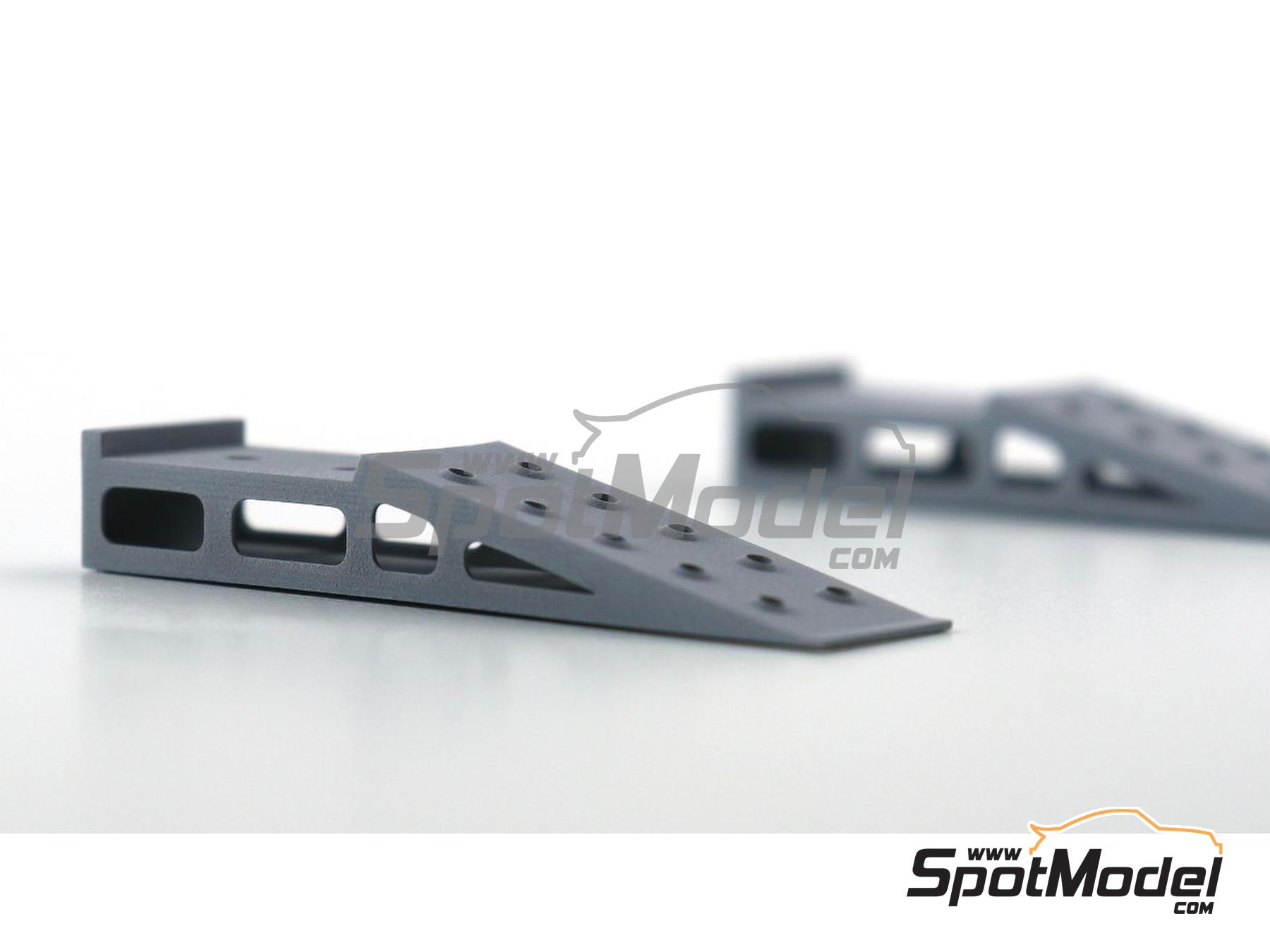 Image 4: Service ramps | Detail in 1/24 scale manufactured by Scalecars.Online (ref.&nbsp;SCO-R028)