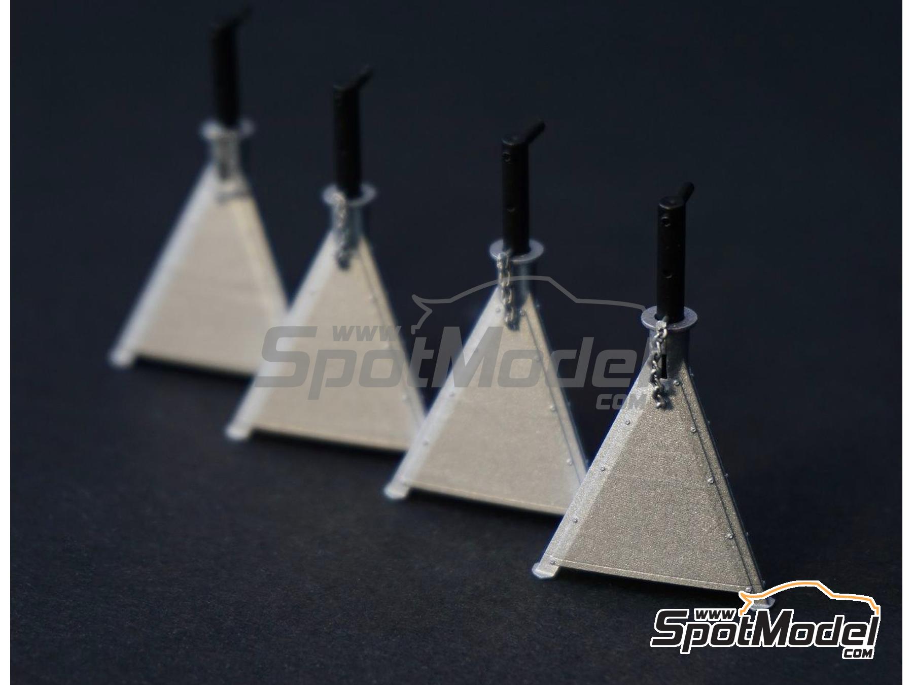 Image 3: Service Stands type 1 | Detail in 1/24 scale manufactured by Scalecars.Online (ref.&nbsp;SCO-R033)