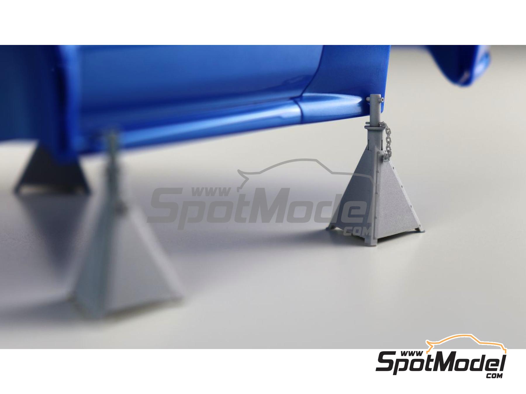 Image 4: Service Stands type 1 | Detail in 1/24 scale manufactured by Scalecars.Online (ref.&nbsp;SCO-R033)