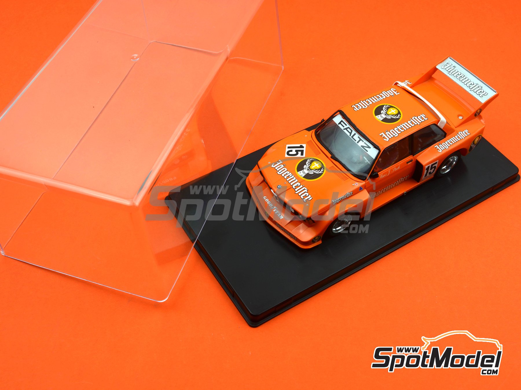 Image 10: Vitrina para vehículos en escala 1/24 | Urna en escala 1/24 fabricado por SpotModel (ref. SPOT-015)